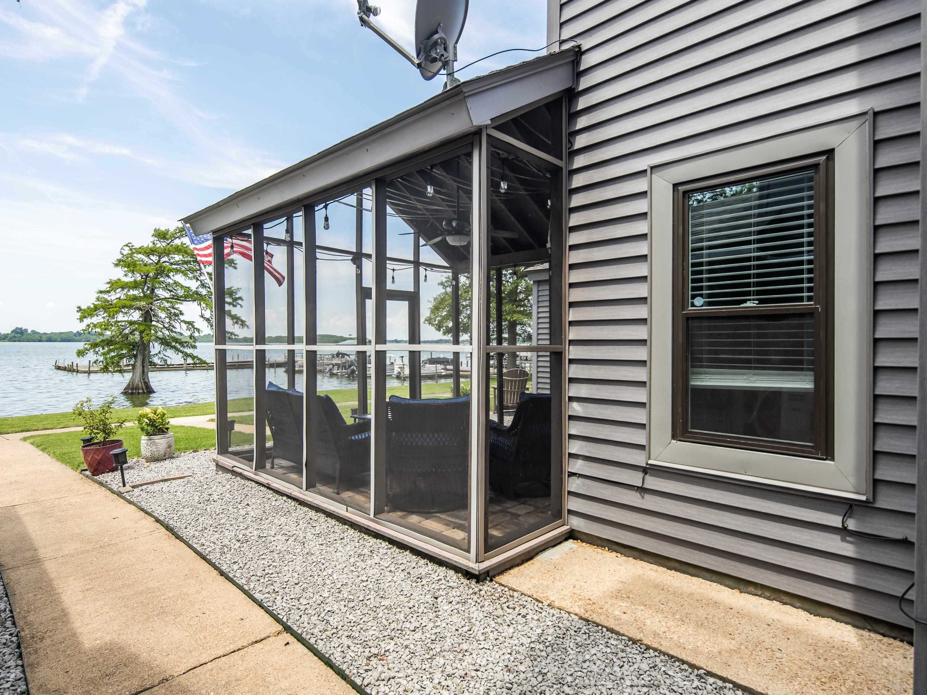 1295 HORSESHOE #301 CIR