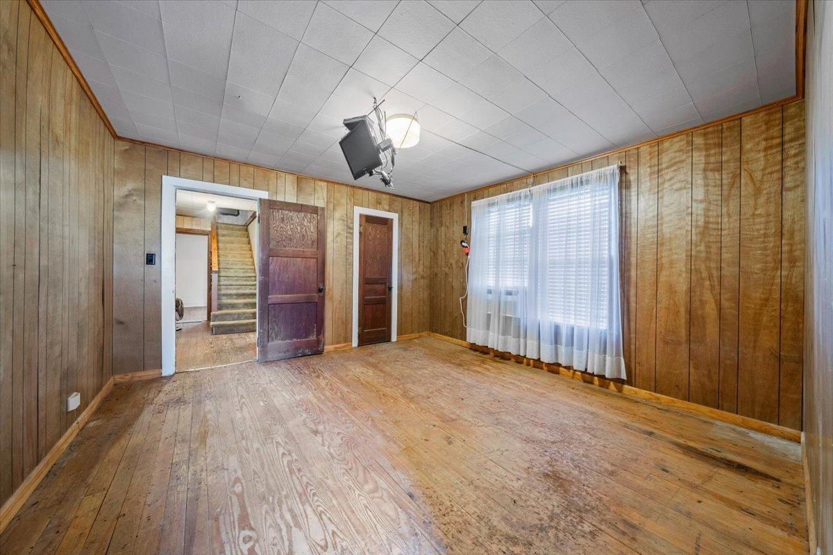 8389 BRUNSWICK RD