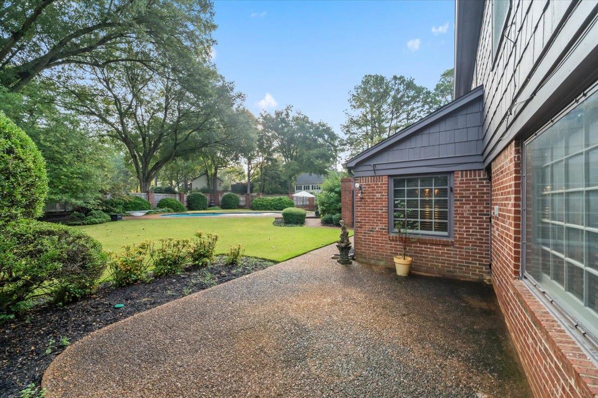 2142 HICKORY CREST DR