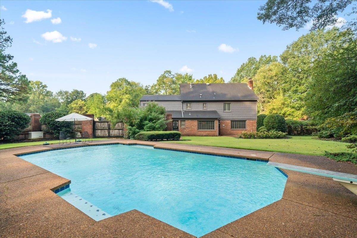 2142 HICKORY CREST DR