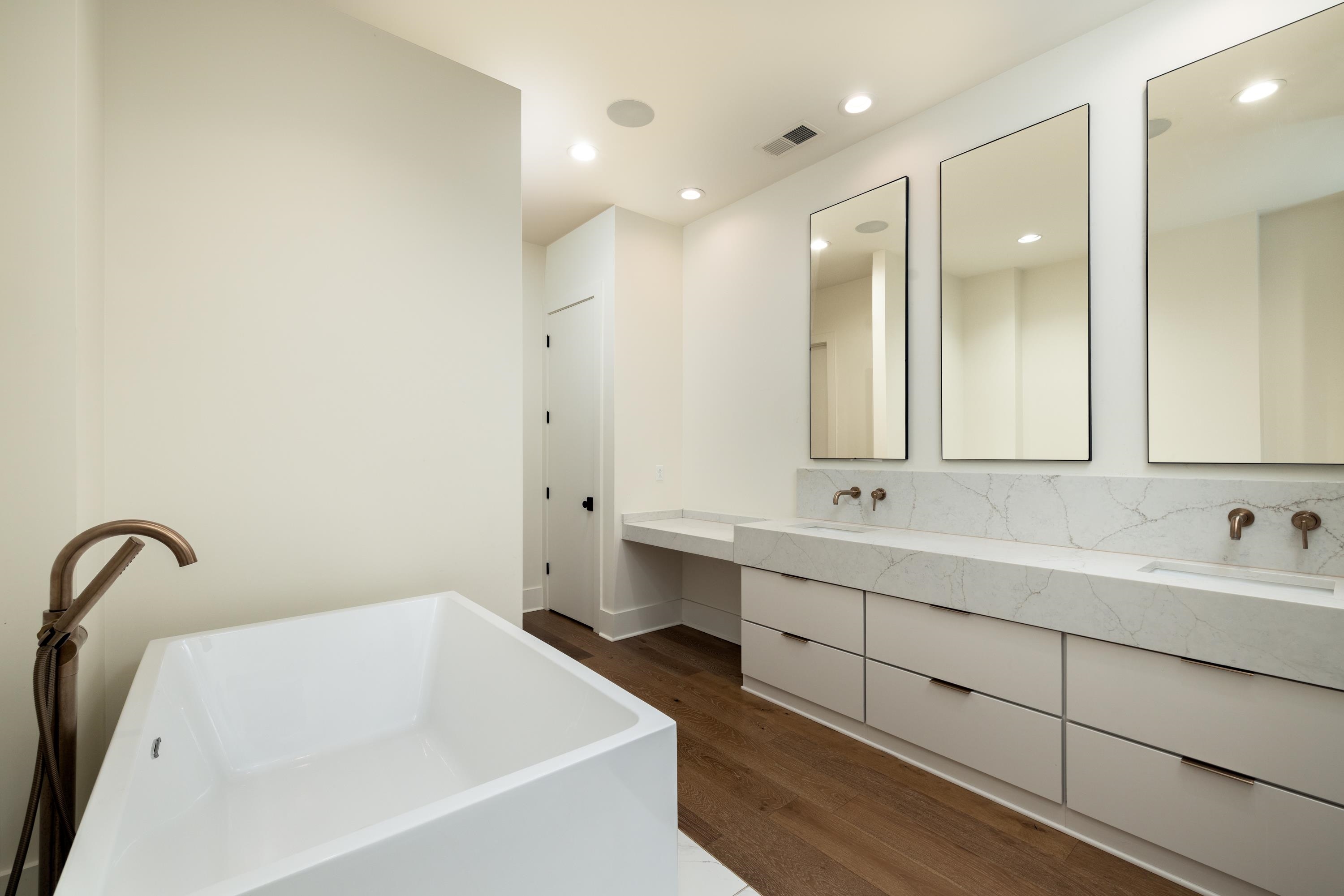 4167 MEADE VILLAGE DR