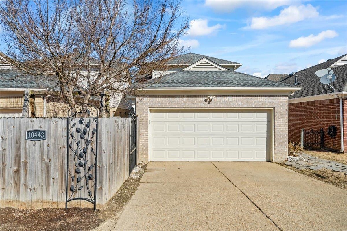 10443 KENSINGTON CIR