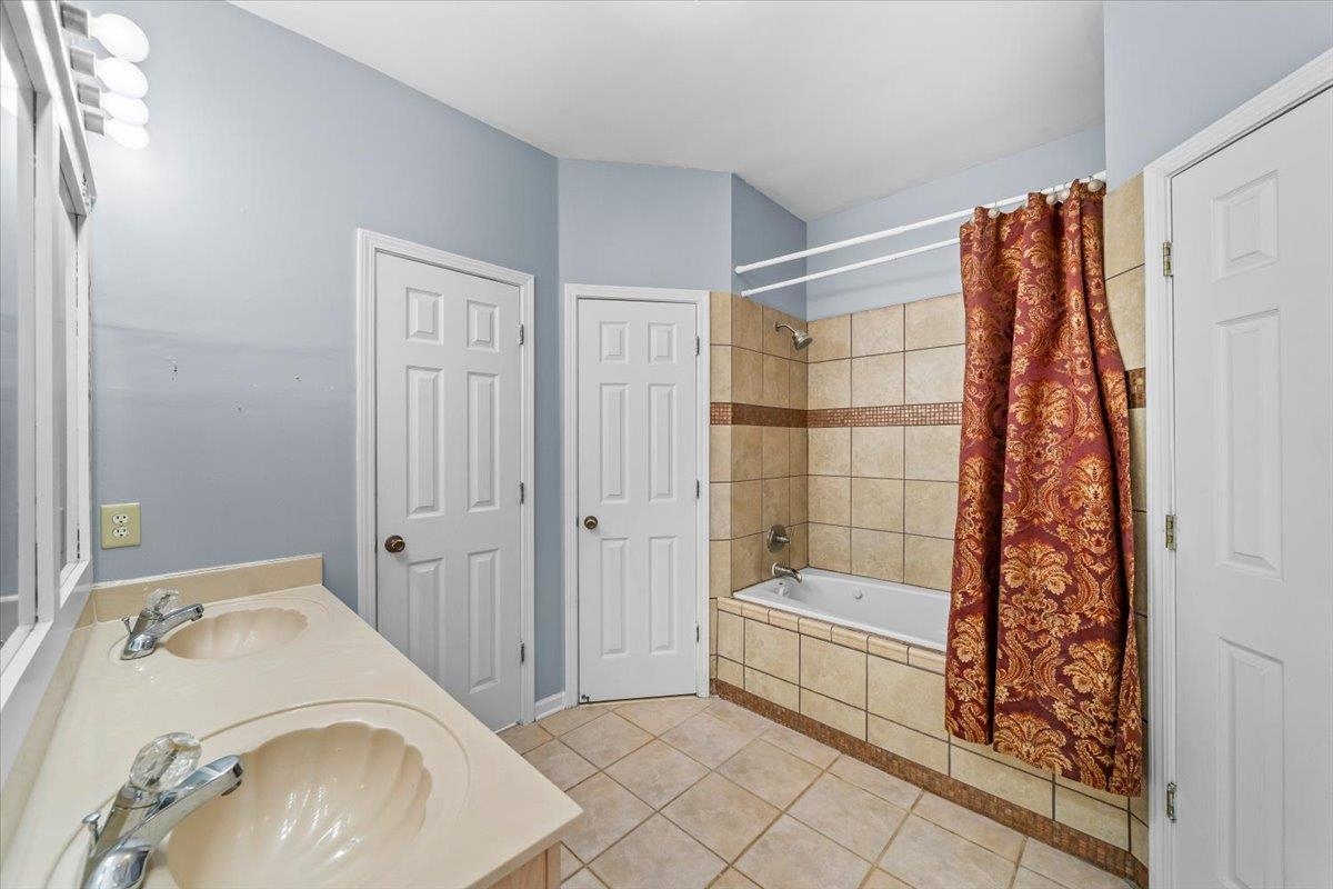 10443 KENSINGTON CIR