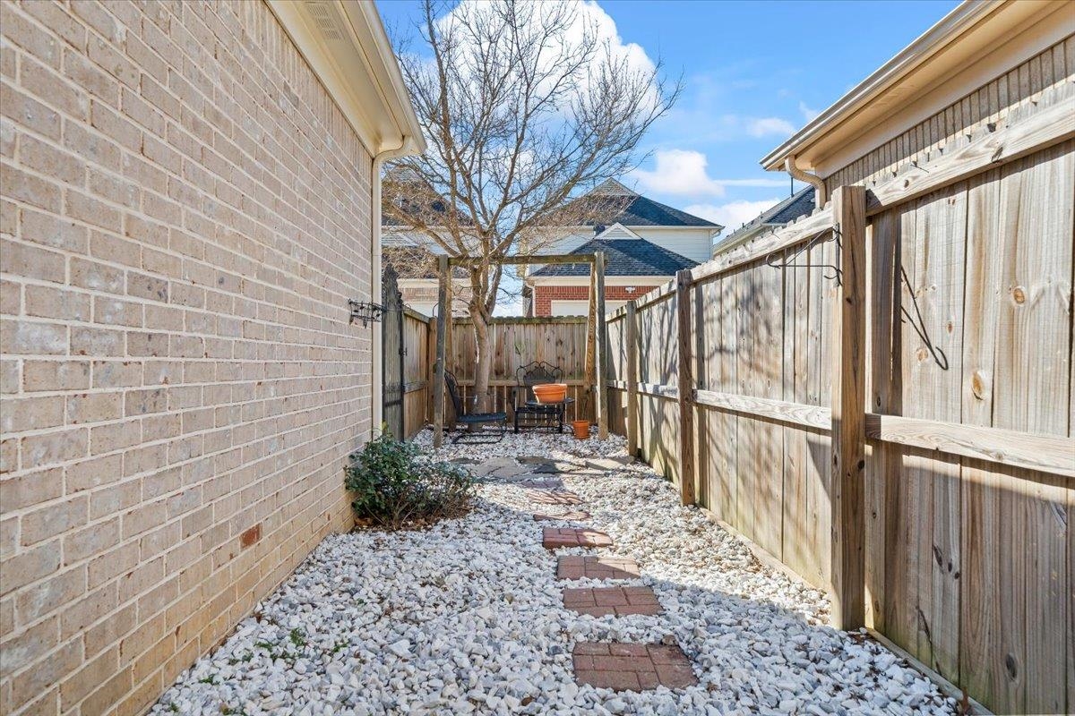 10443 KENSINGTON CIR