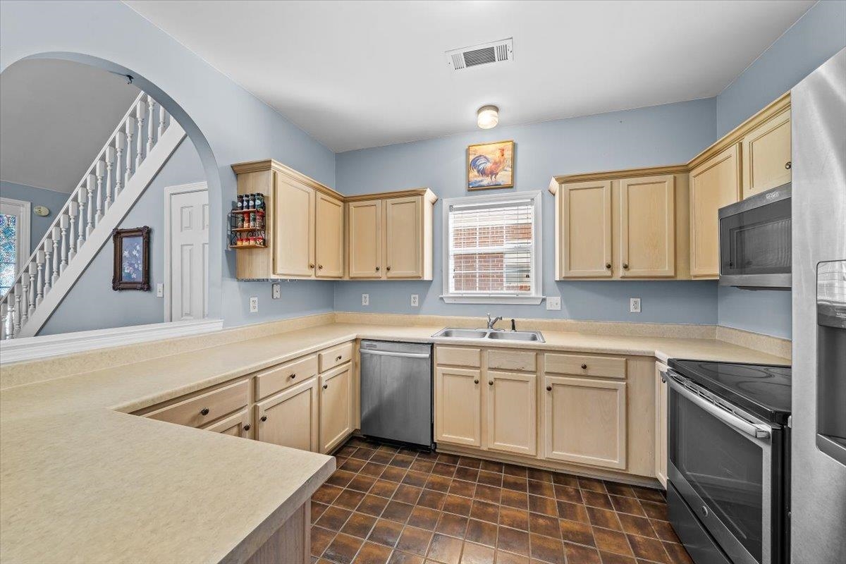 10443 KENSINGTON CIR