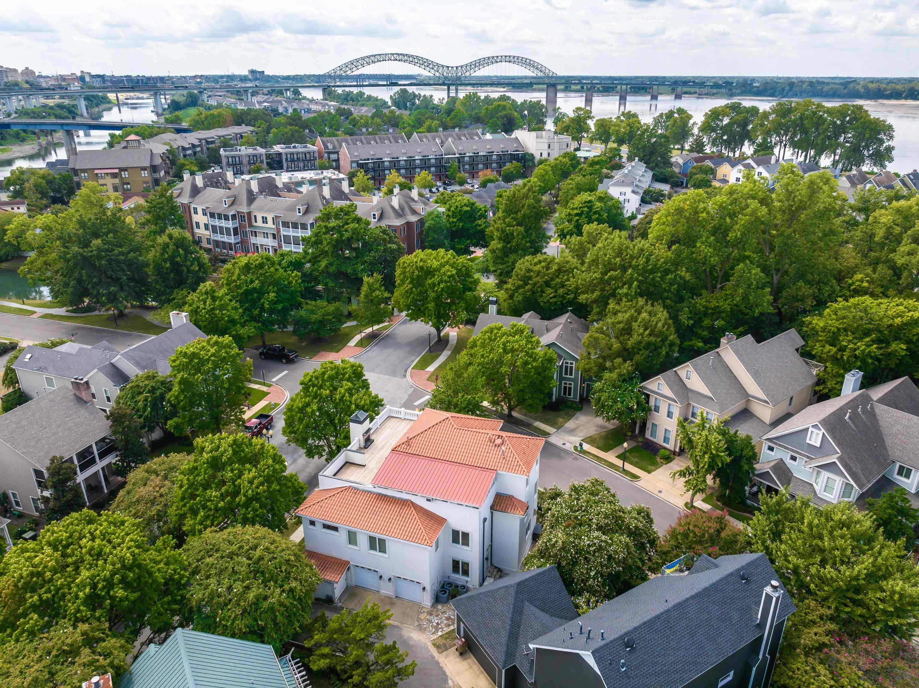 786 HARBOR ISLE CIR W