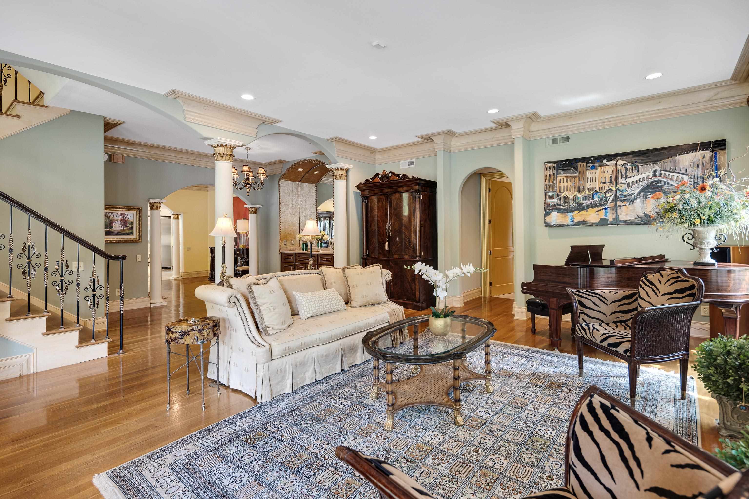 786 HARBOR ISLE CIR W