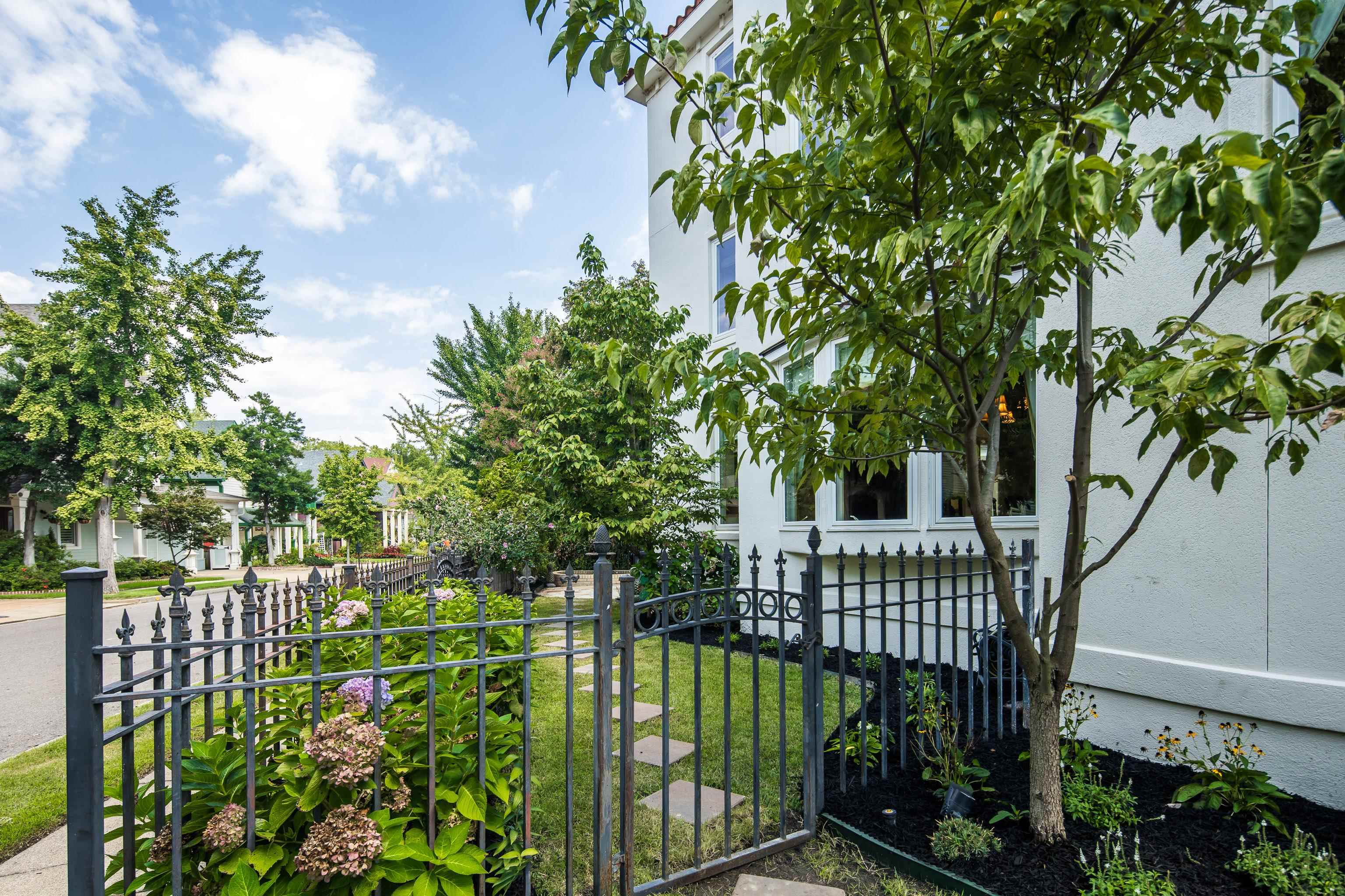 786 HARBOR ISLE CIR W