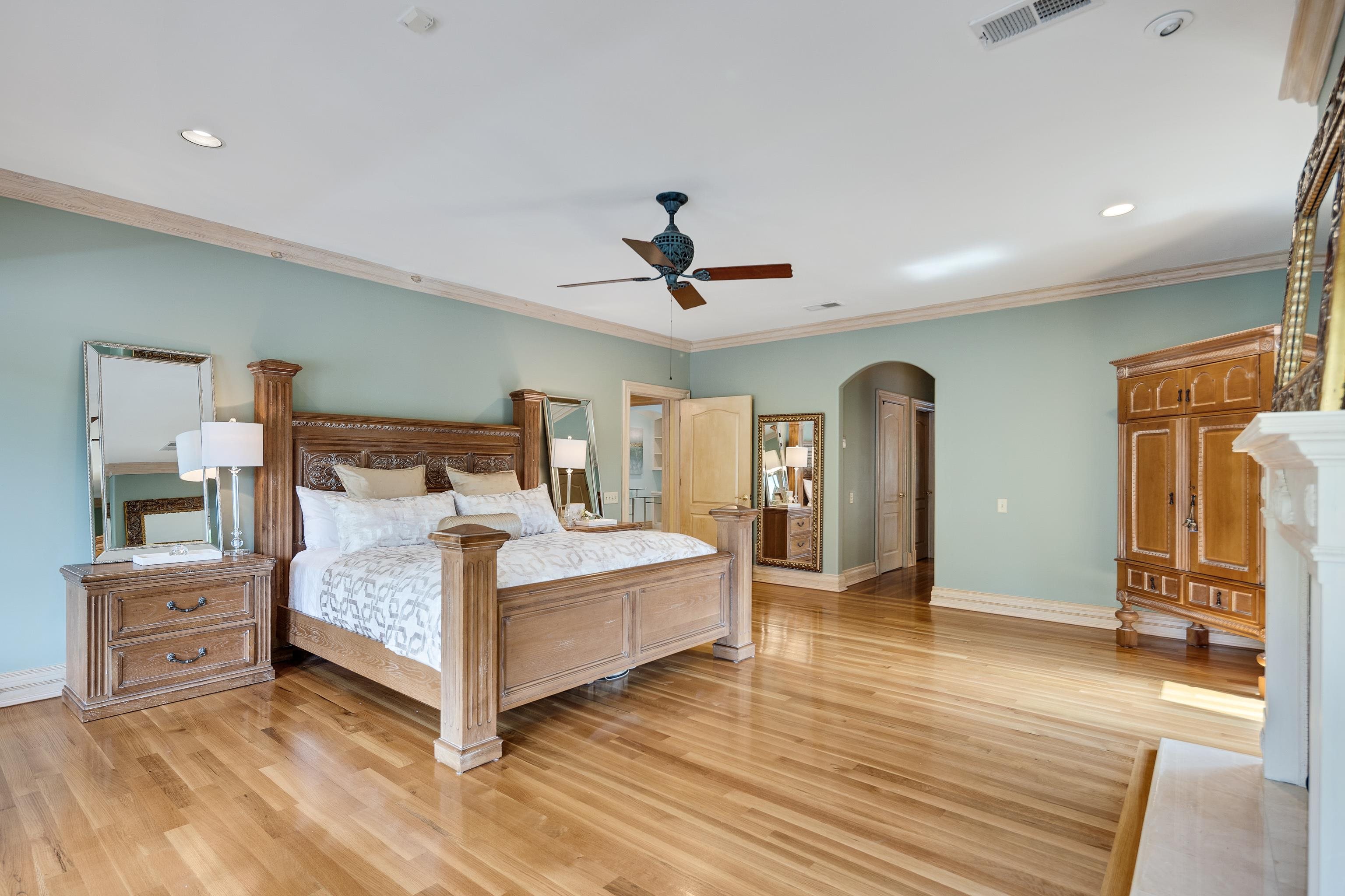 786 HARBOR ISLE CIR W