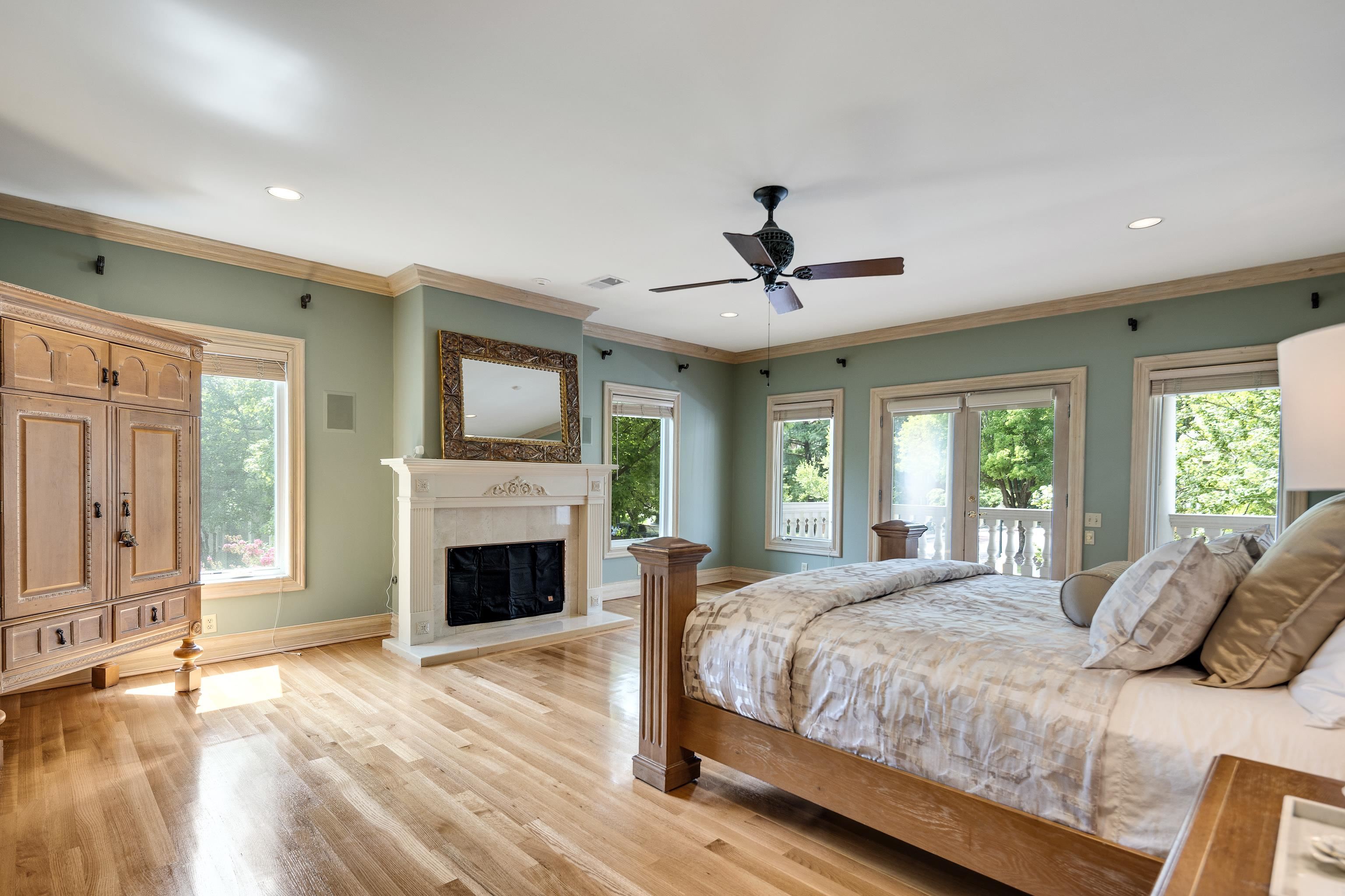 786 HARBOR ISLE CIR W