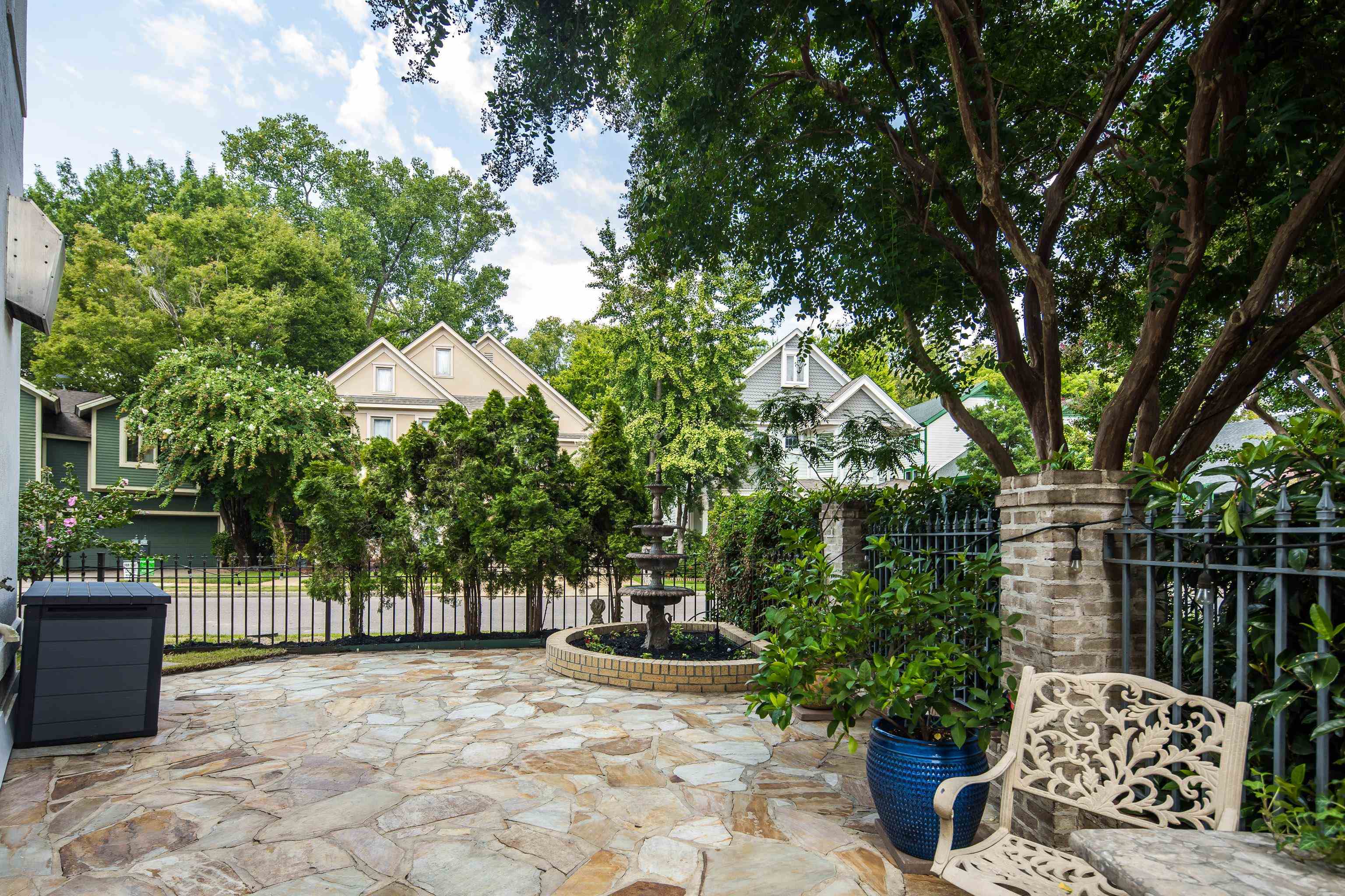 786 HARBOR ISLE CIR W