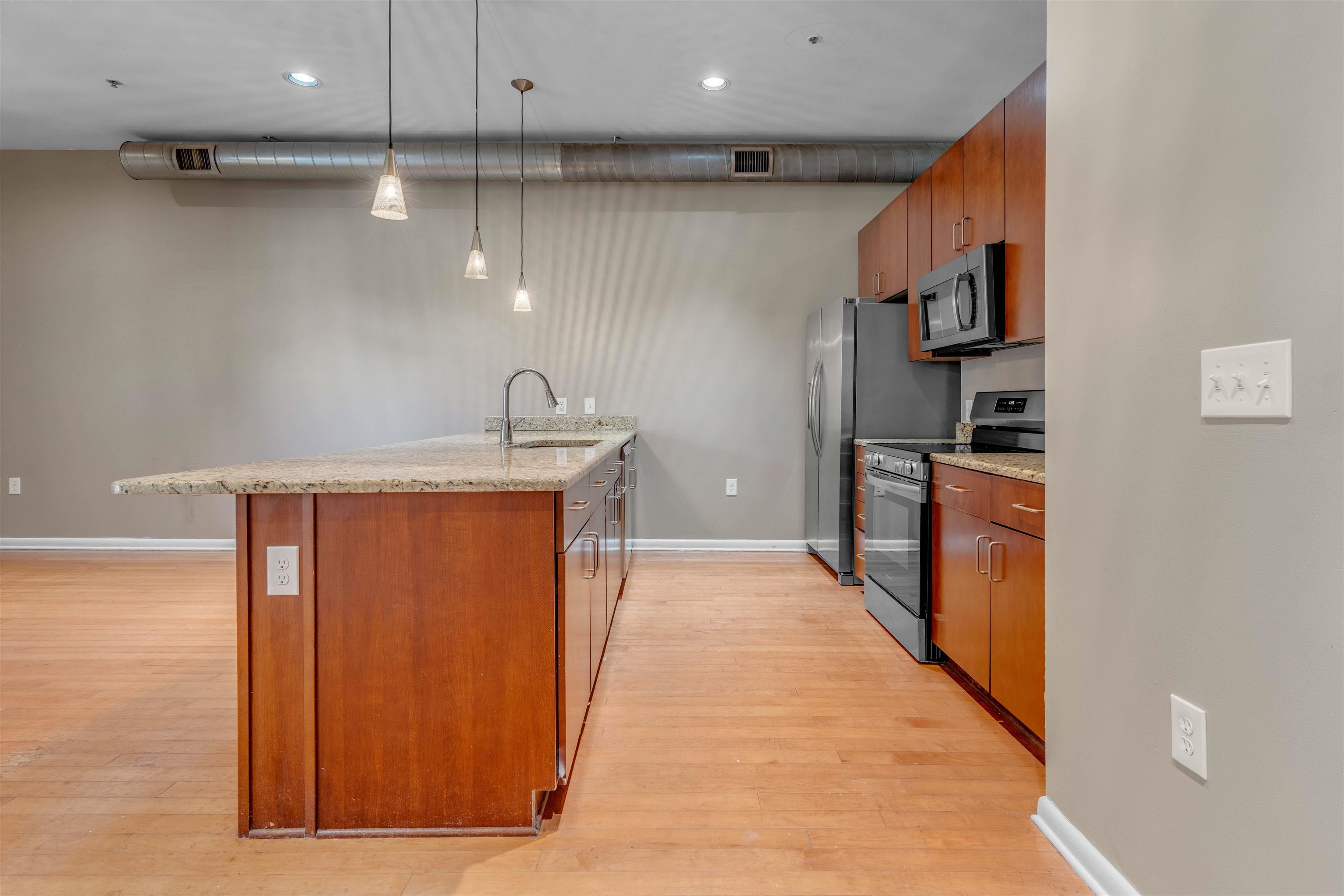 437 MONROE AVE Unit: 105