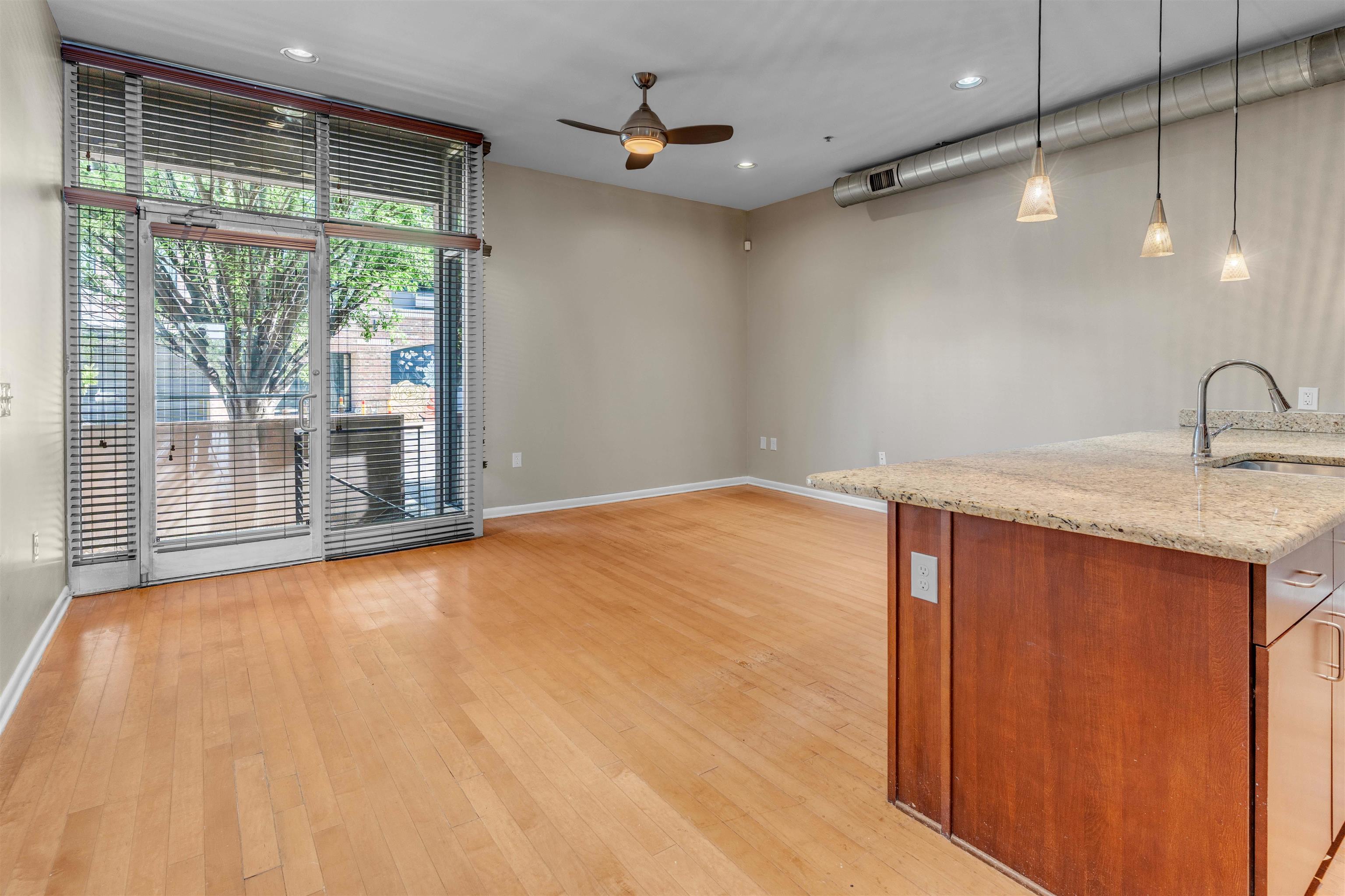 437 MONROE AVE Unit: 105