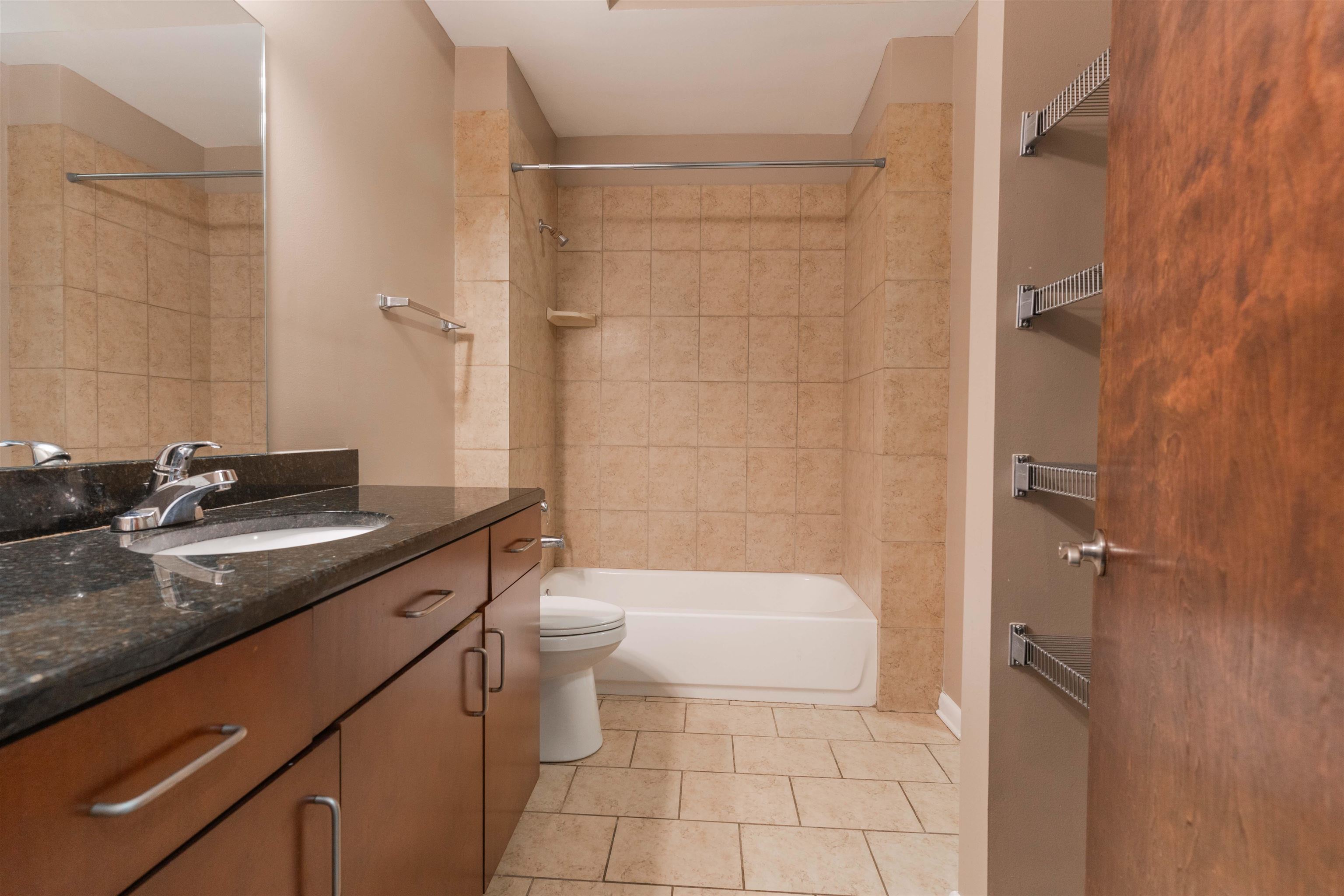 437 MONROE AVE Unit: 105