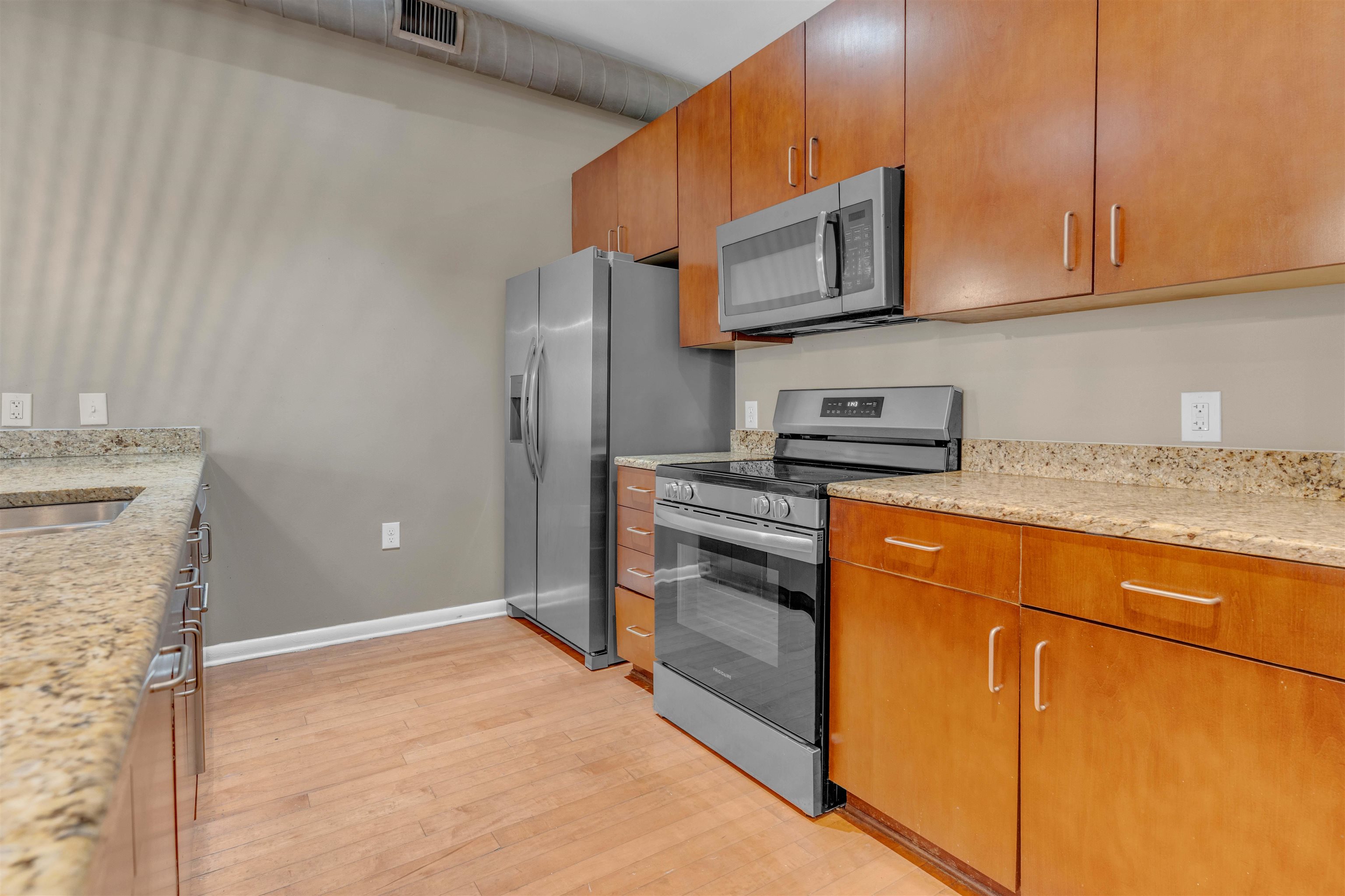 437 MONROE AVE Unit: 105