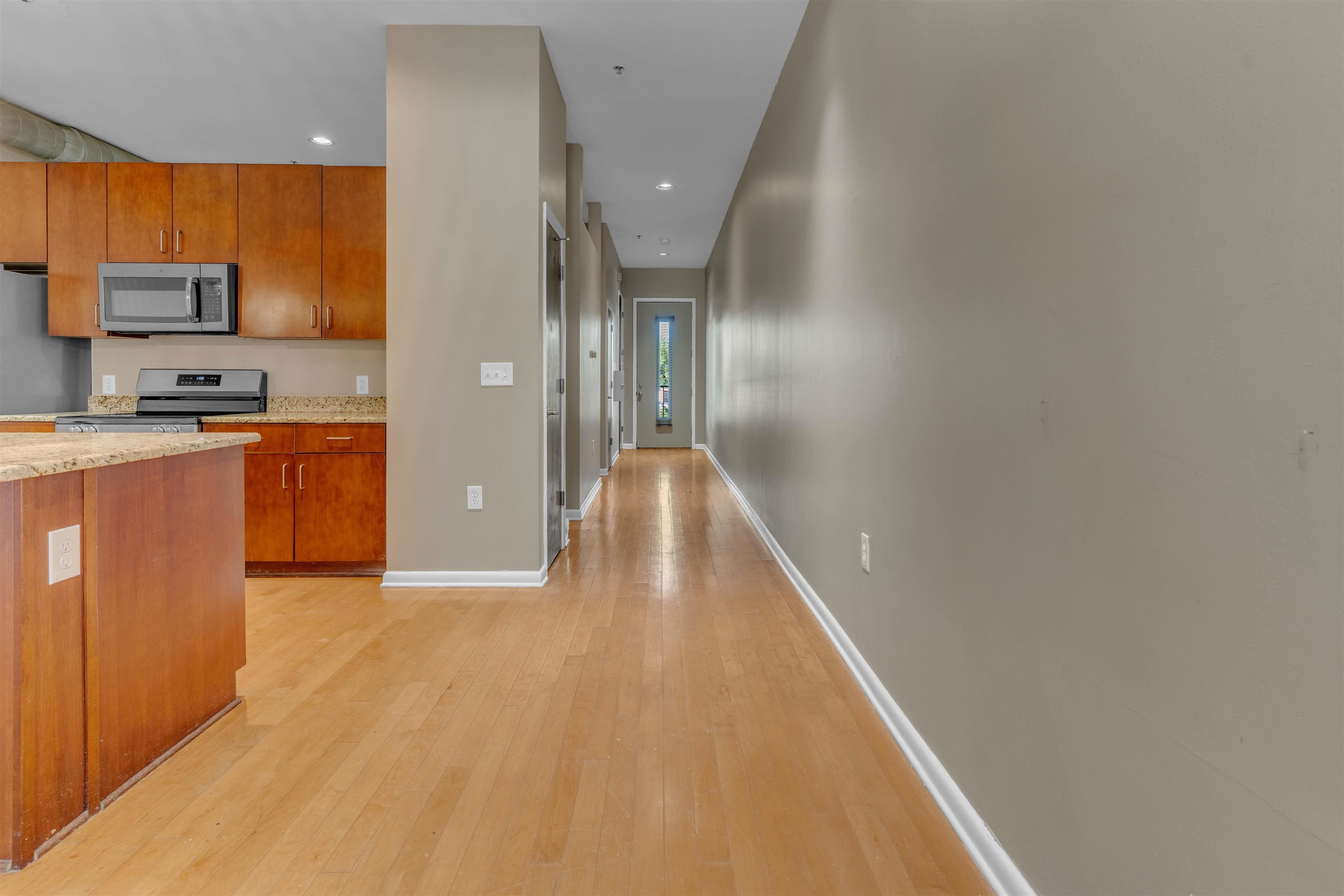 437 MONROE AVE Unit: 105