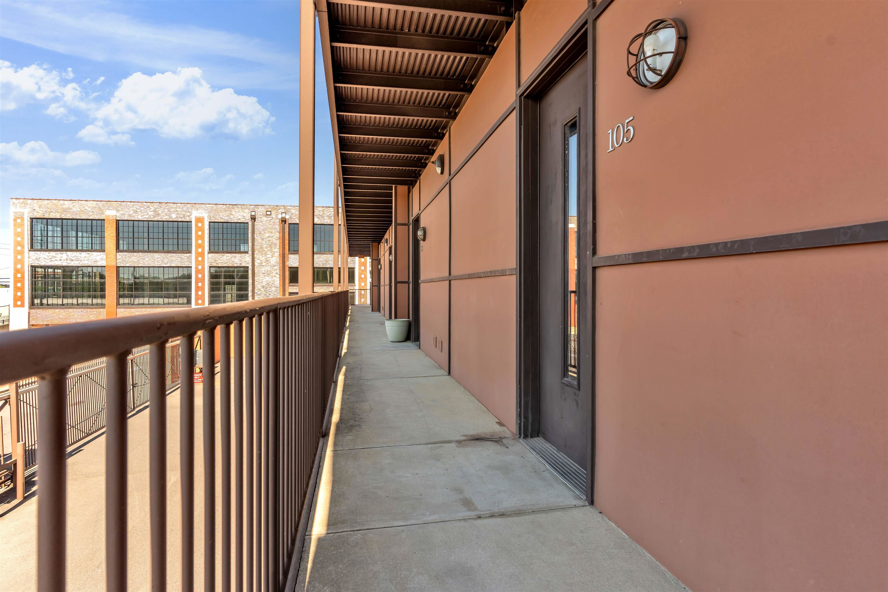 437 MONROE AVE Unit: 105