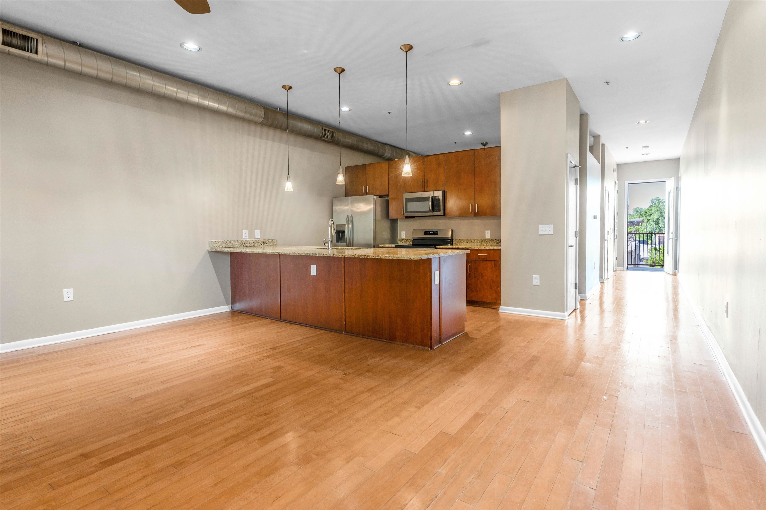 437 MONROE AVE Unit: 105