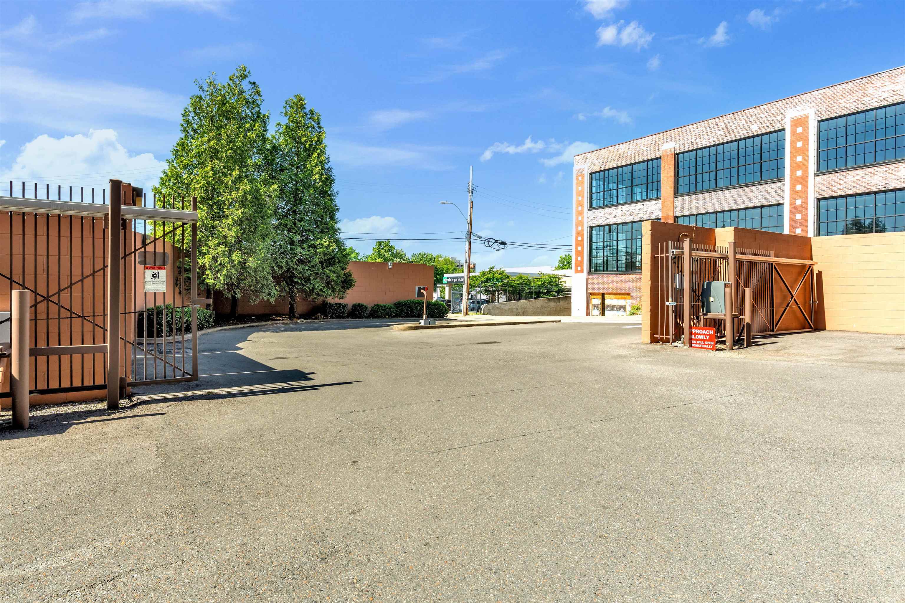 437 MONROE AVE Unit: 105