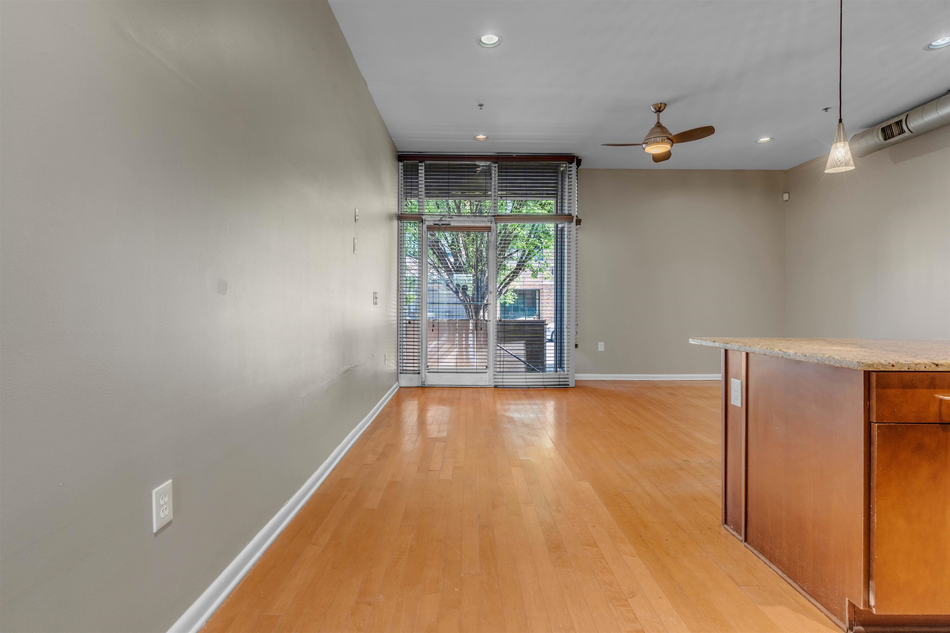 437 MONROE AVE Unit: 105