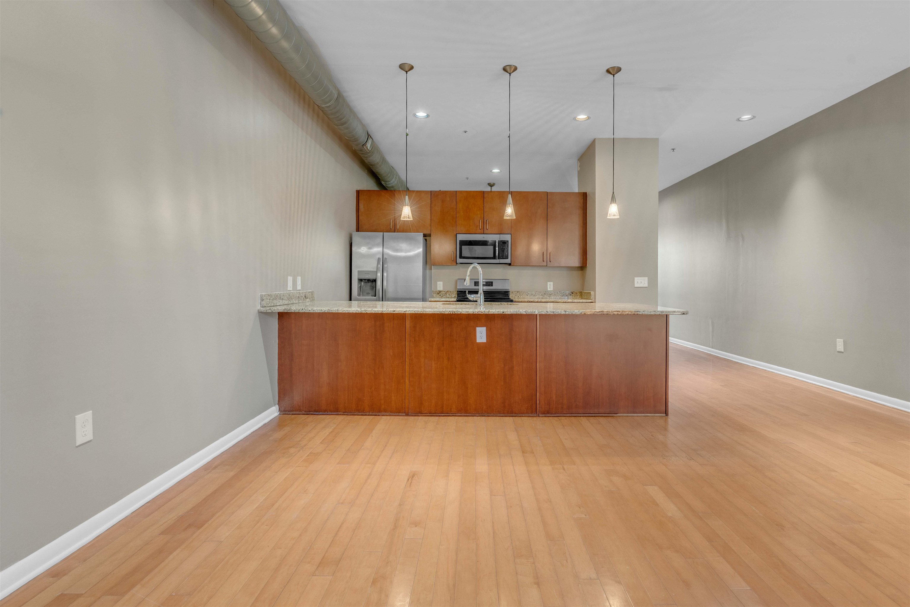 437 MONROE AVE Unit: 105