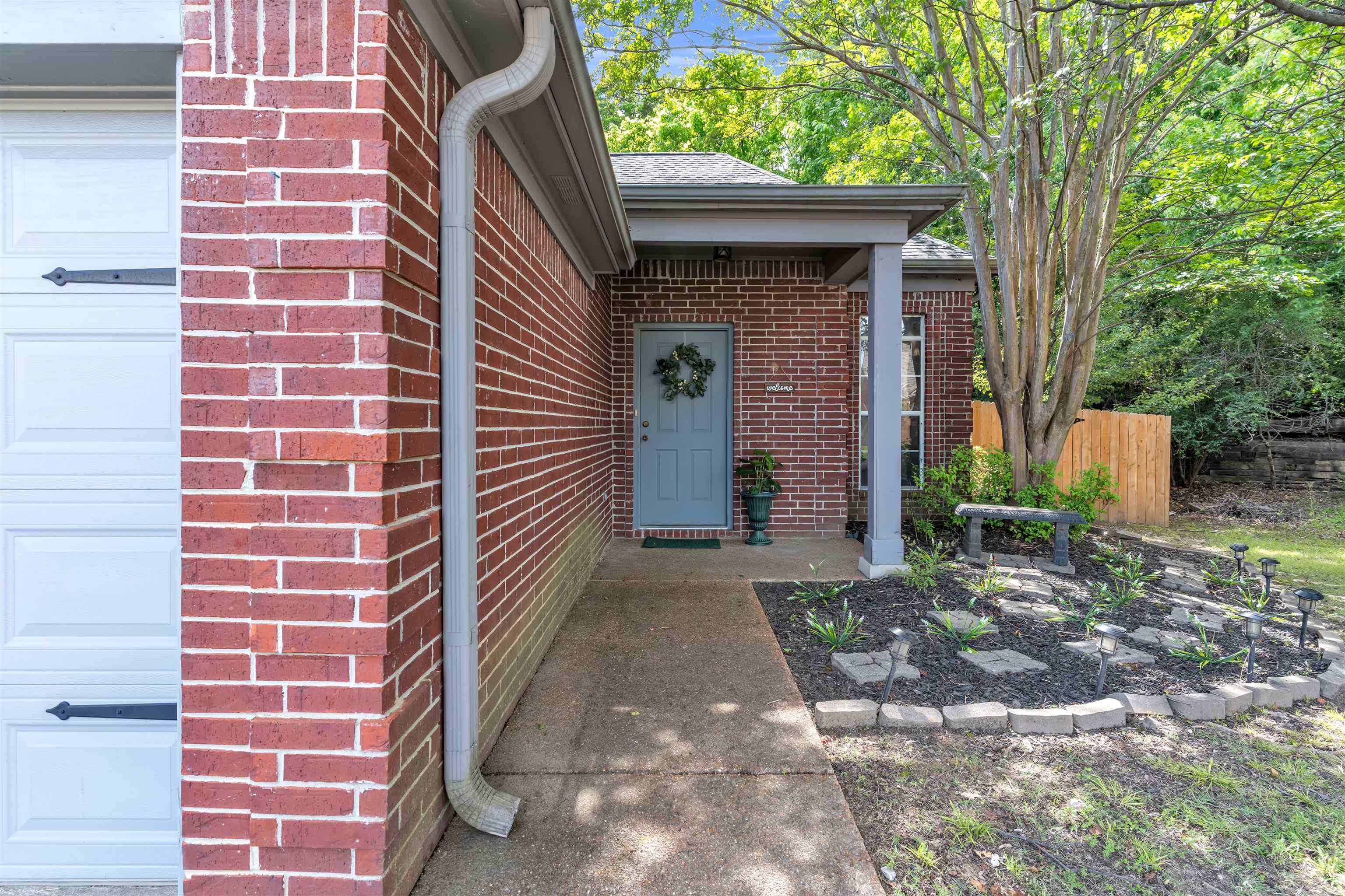 889 ABBEY GROVE LN