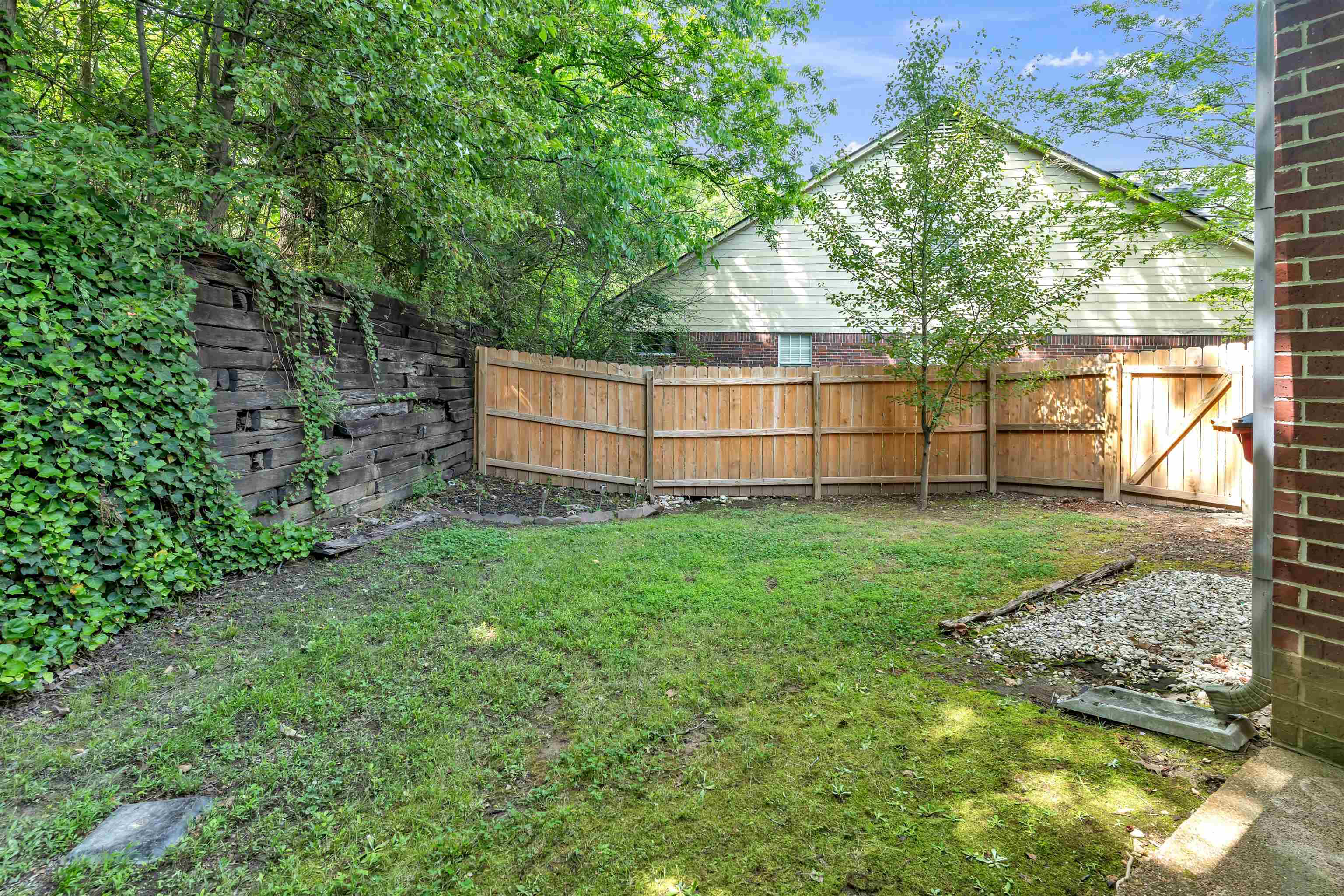 889 ABBEY GROVE LN