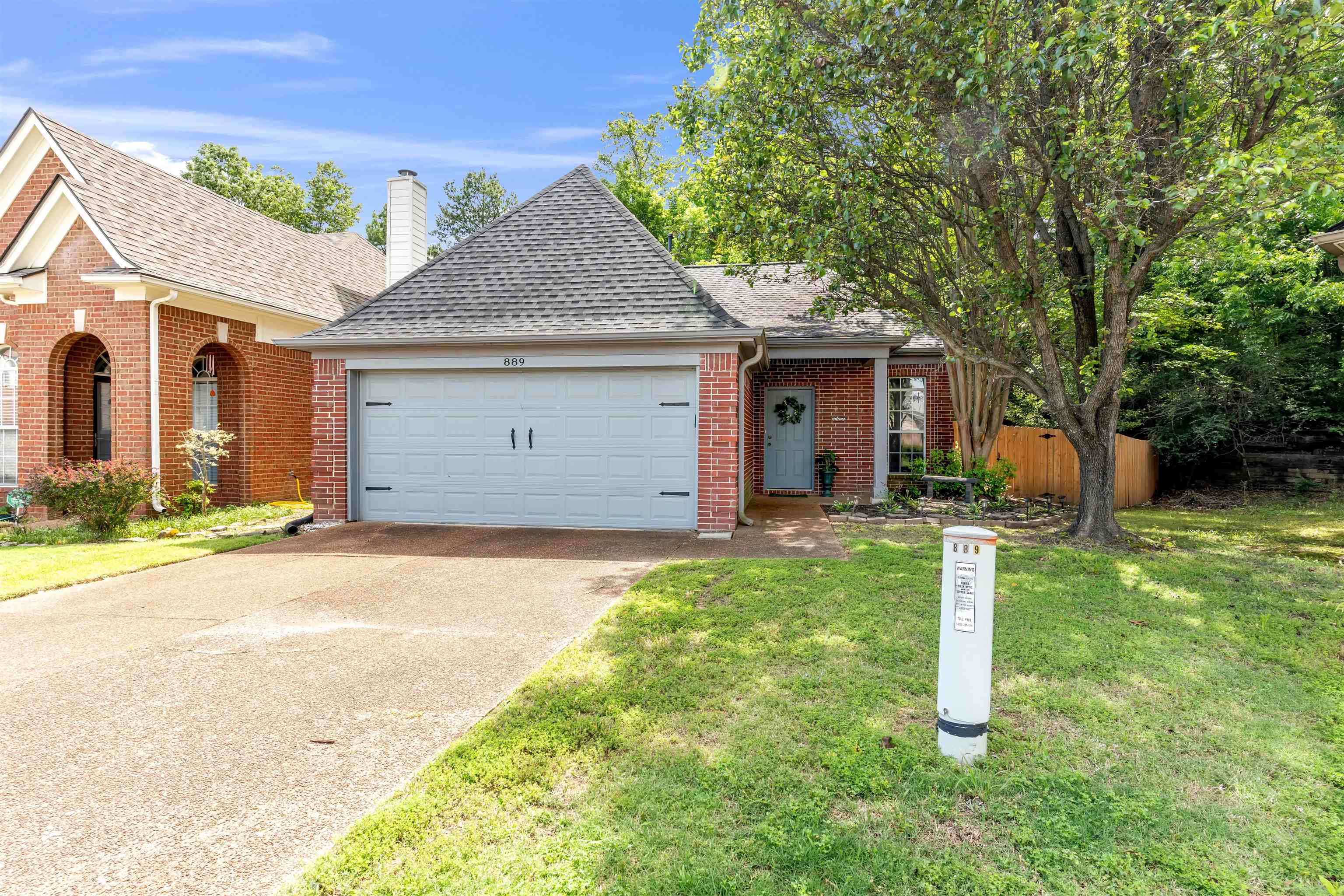 889 ABBEY GROVE LN