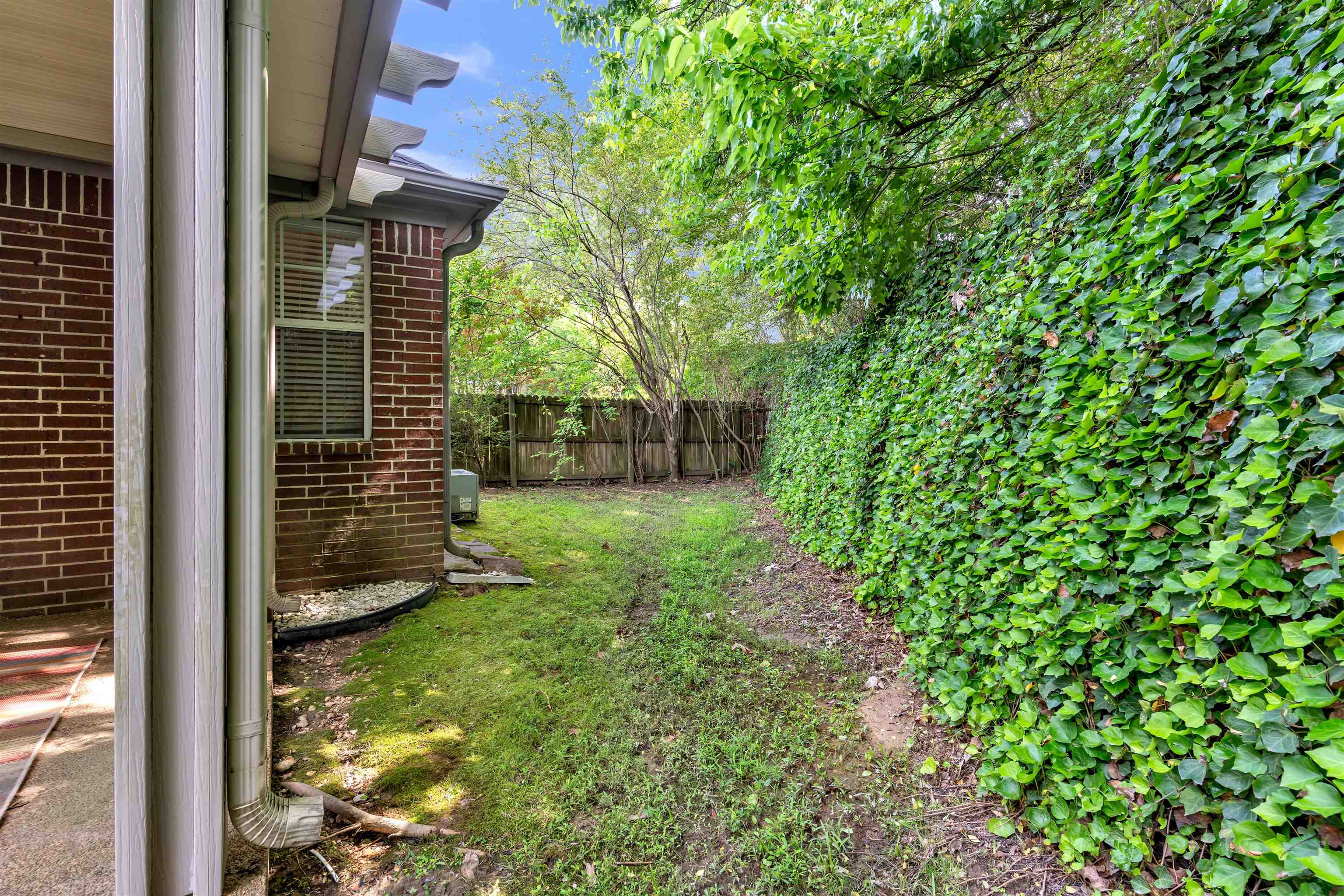 889 ABBEY GROVE LN