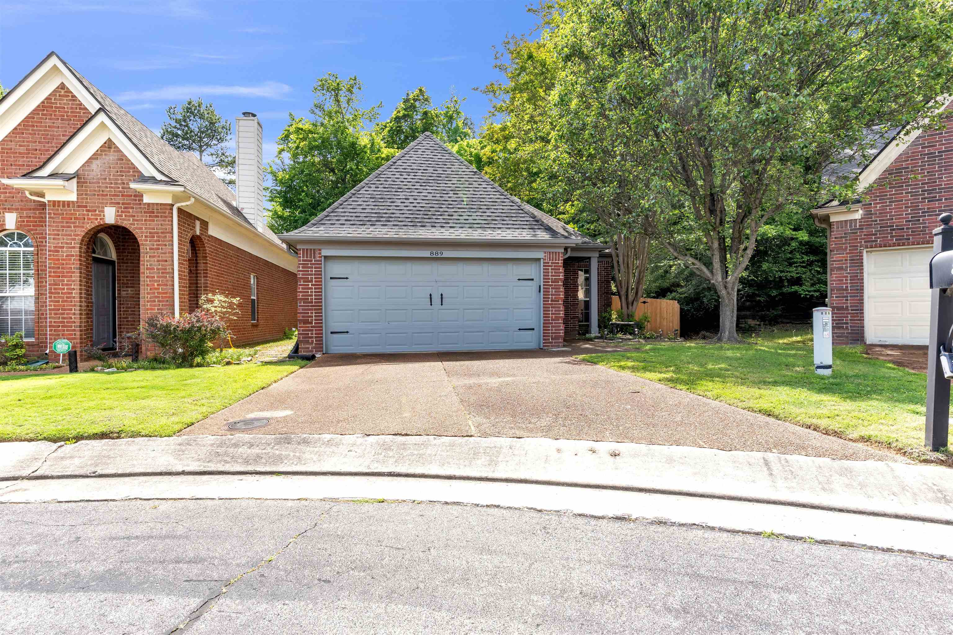889 ABBEY GROVE LN