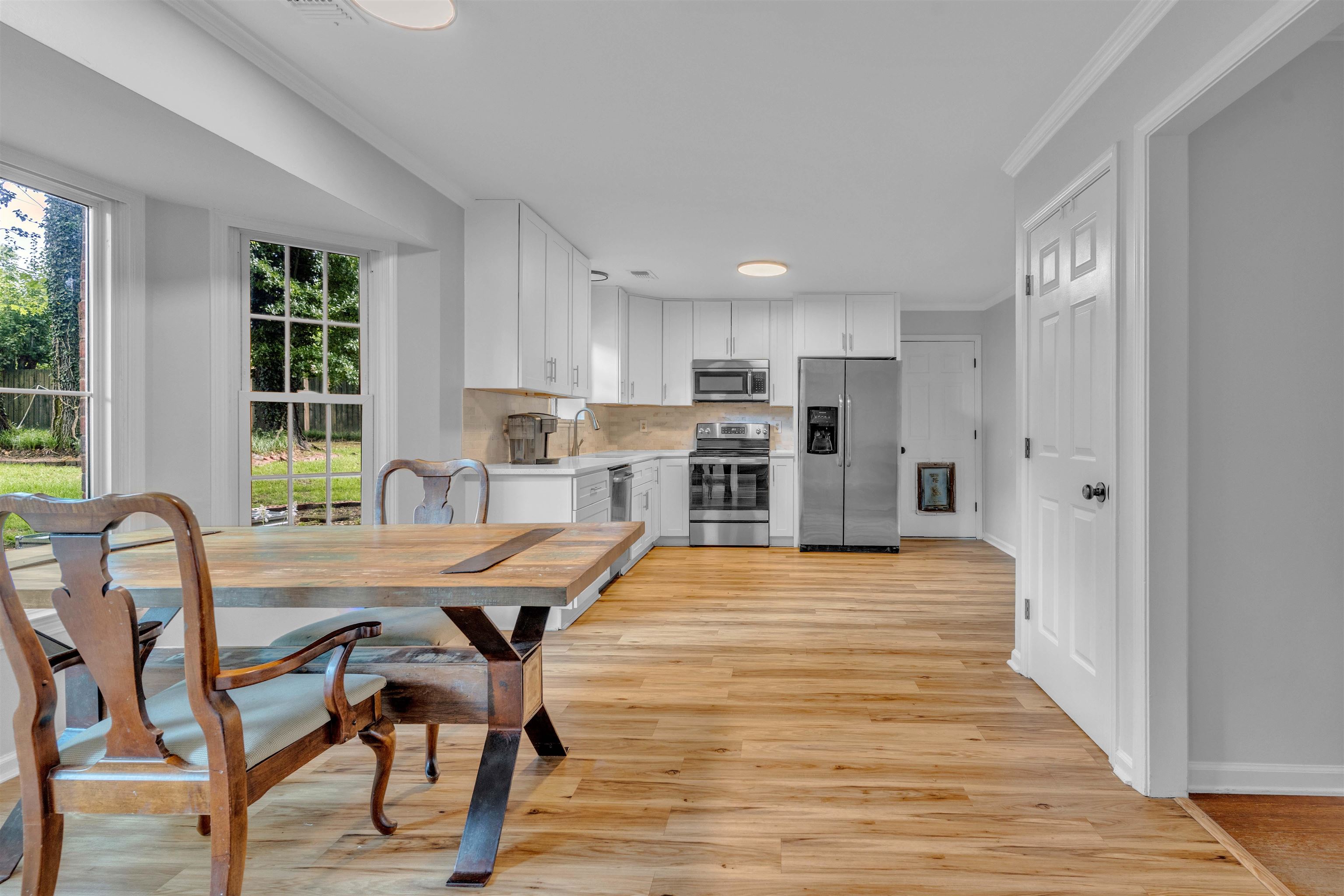 250 LOCUST GROVE DR