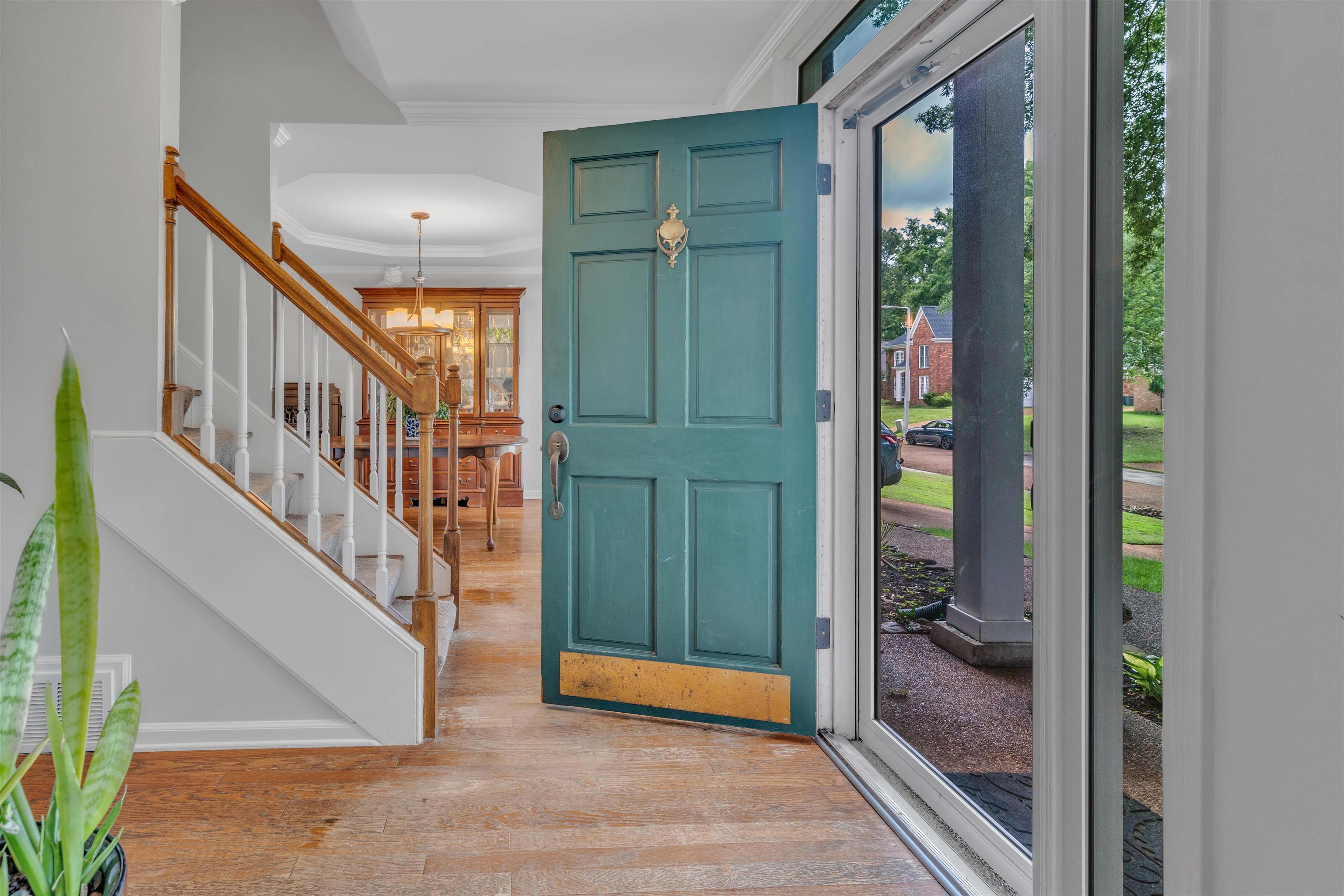 250 LOCUST GROVE DR