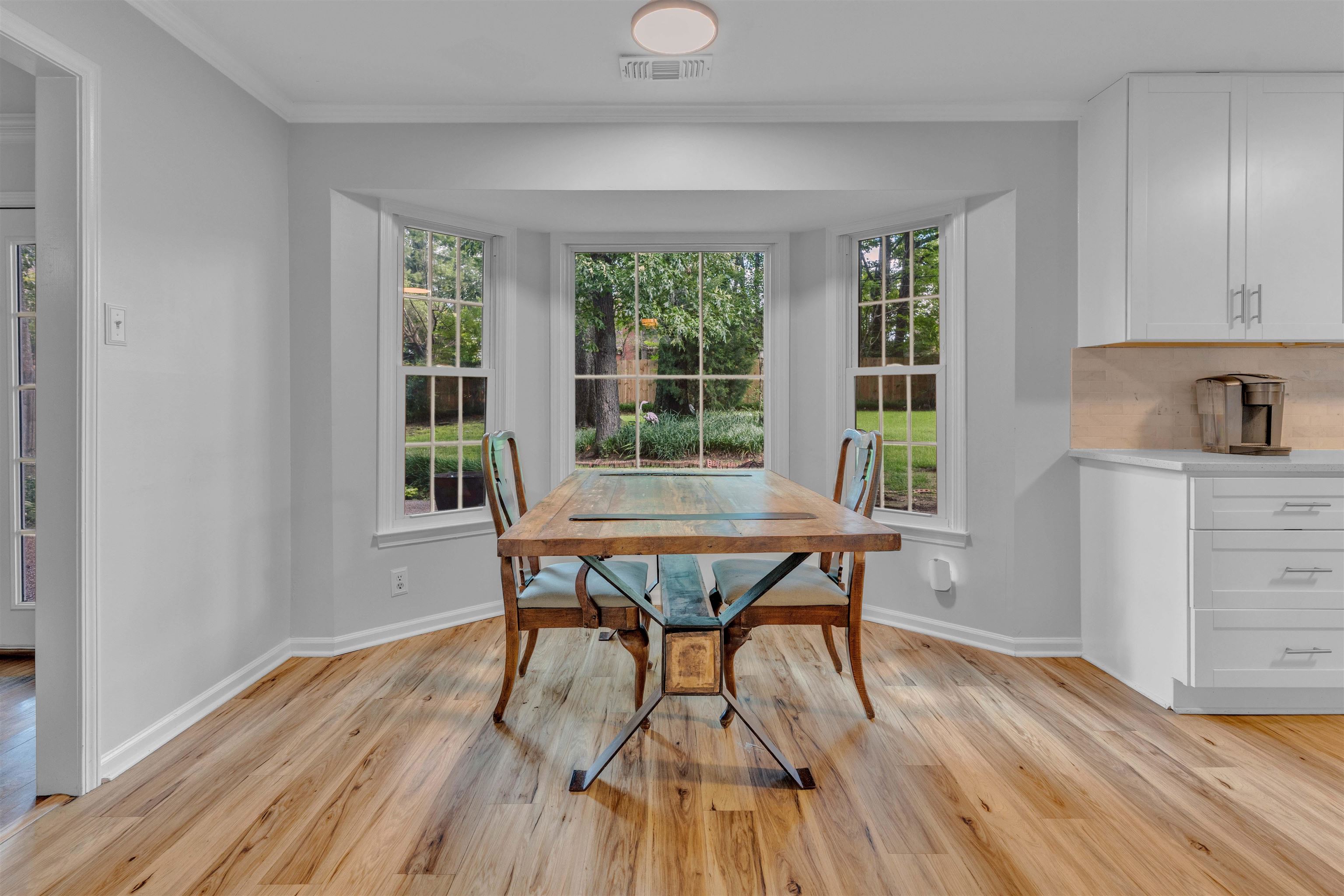 250 LOCUST GROVE DR