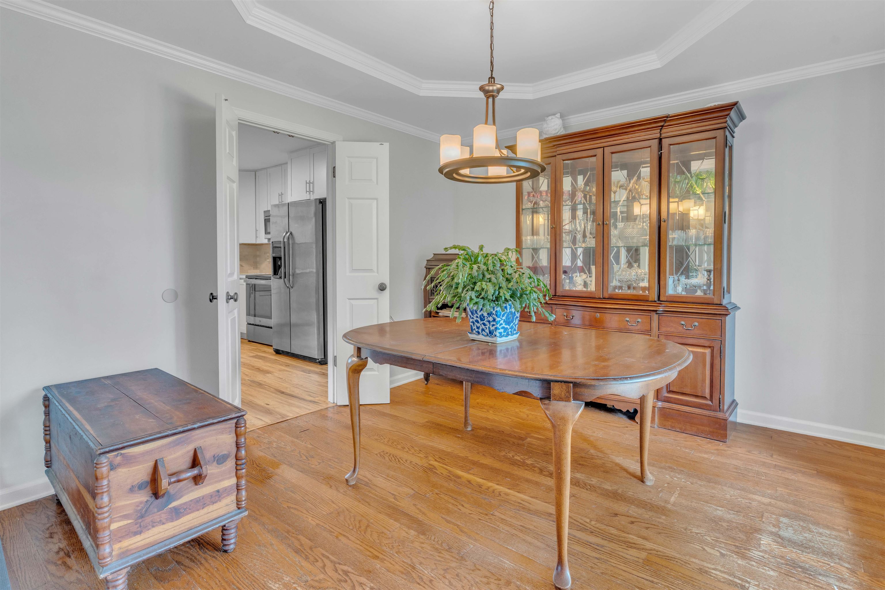250 LOCUST GROVE DR