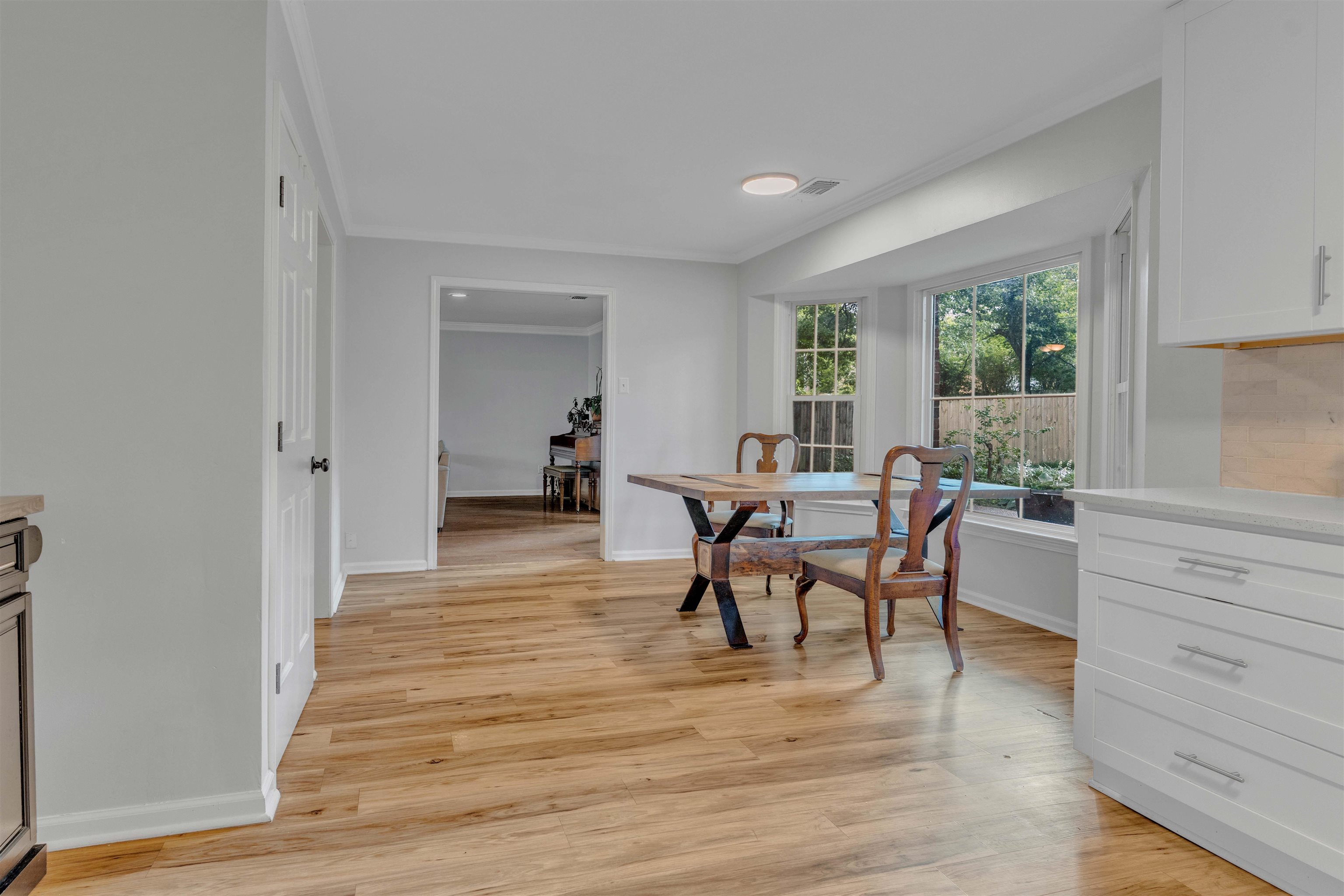 250 LOCUST GROVE DR