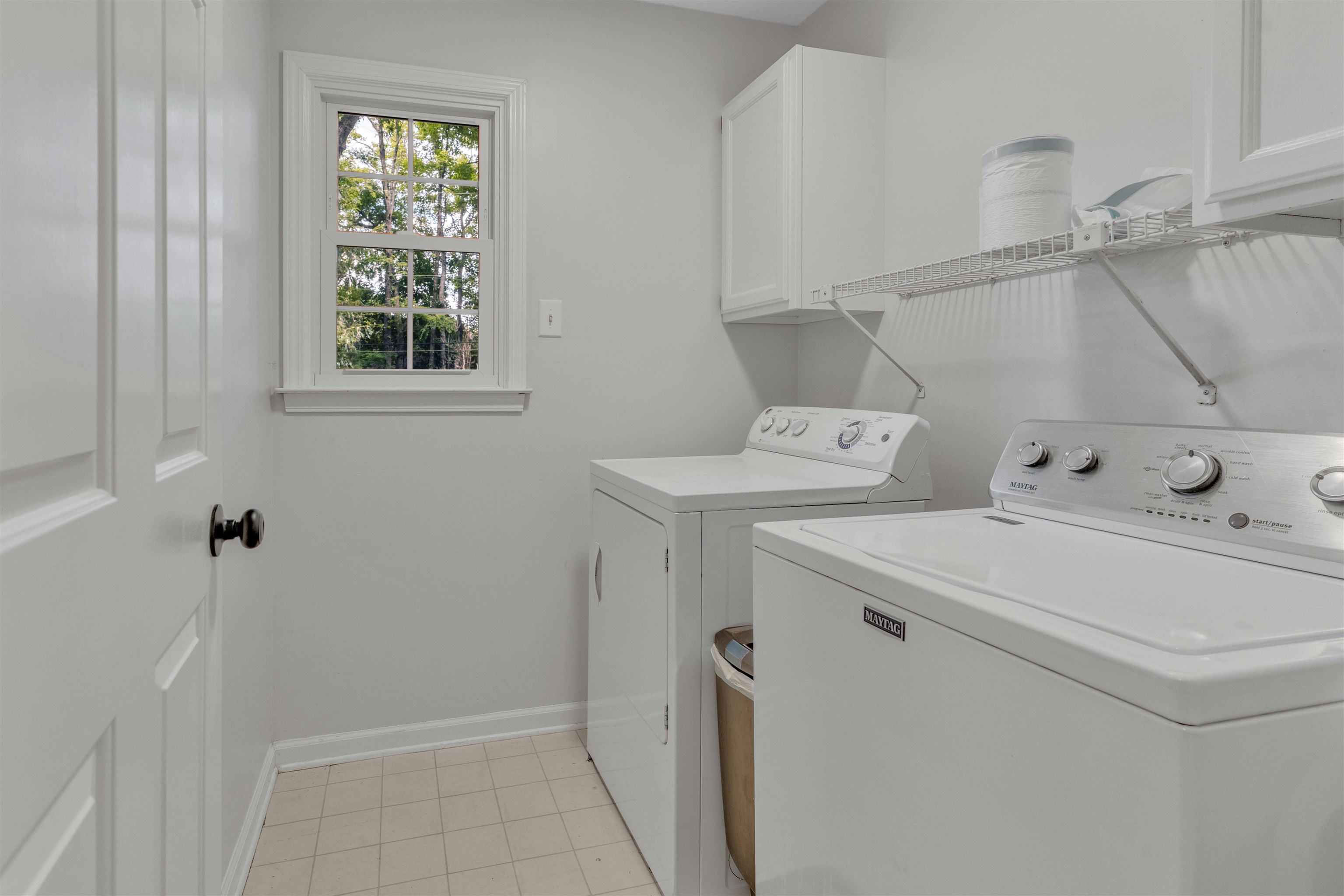 250 LOCUST GROVE DR
