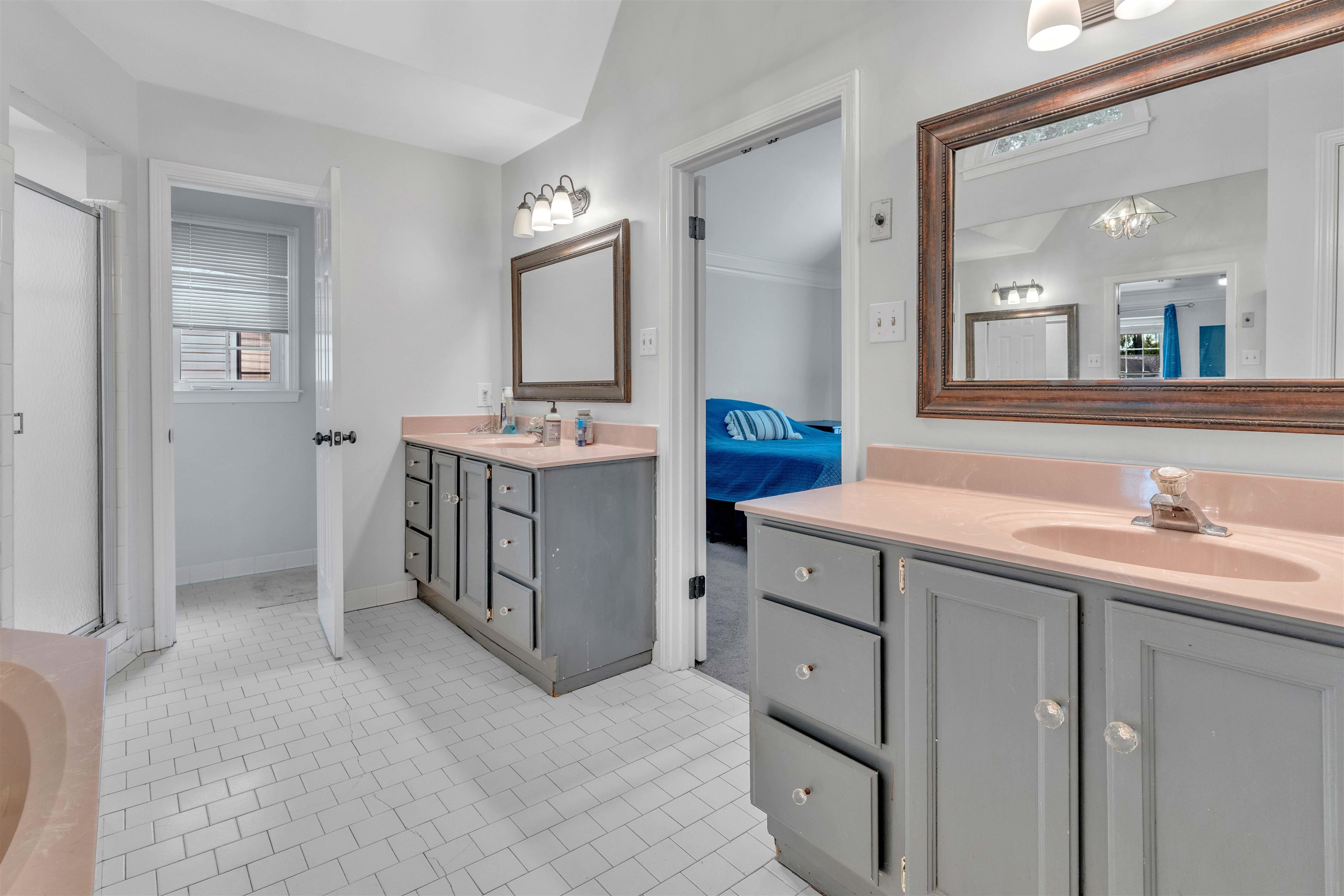 250 LOCUST GROVE DR