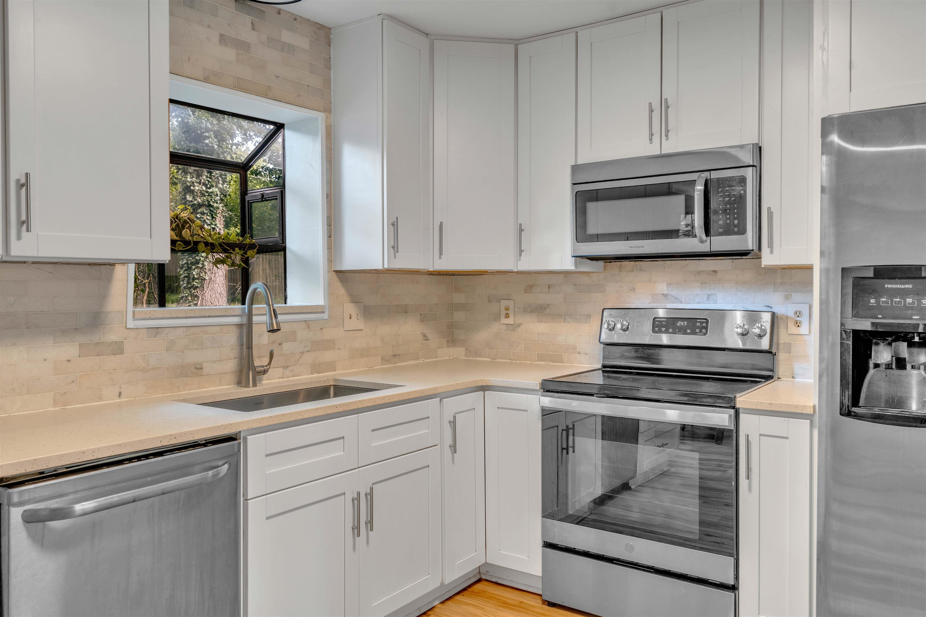 250 LOCUST GROVE DR