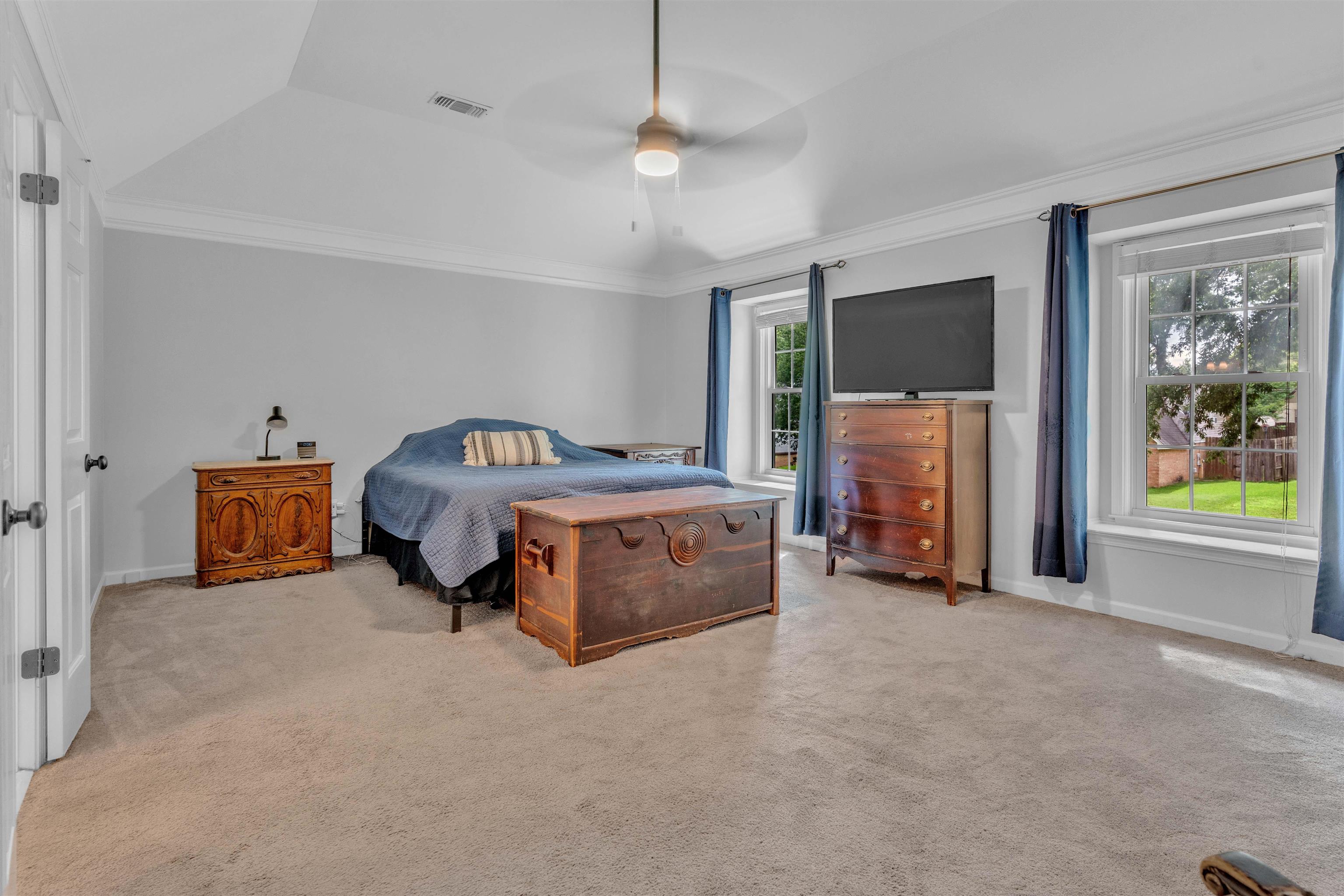 250 LOCUST GROVE DR