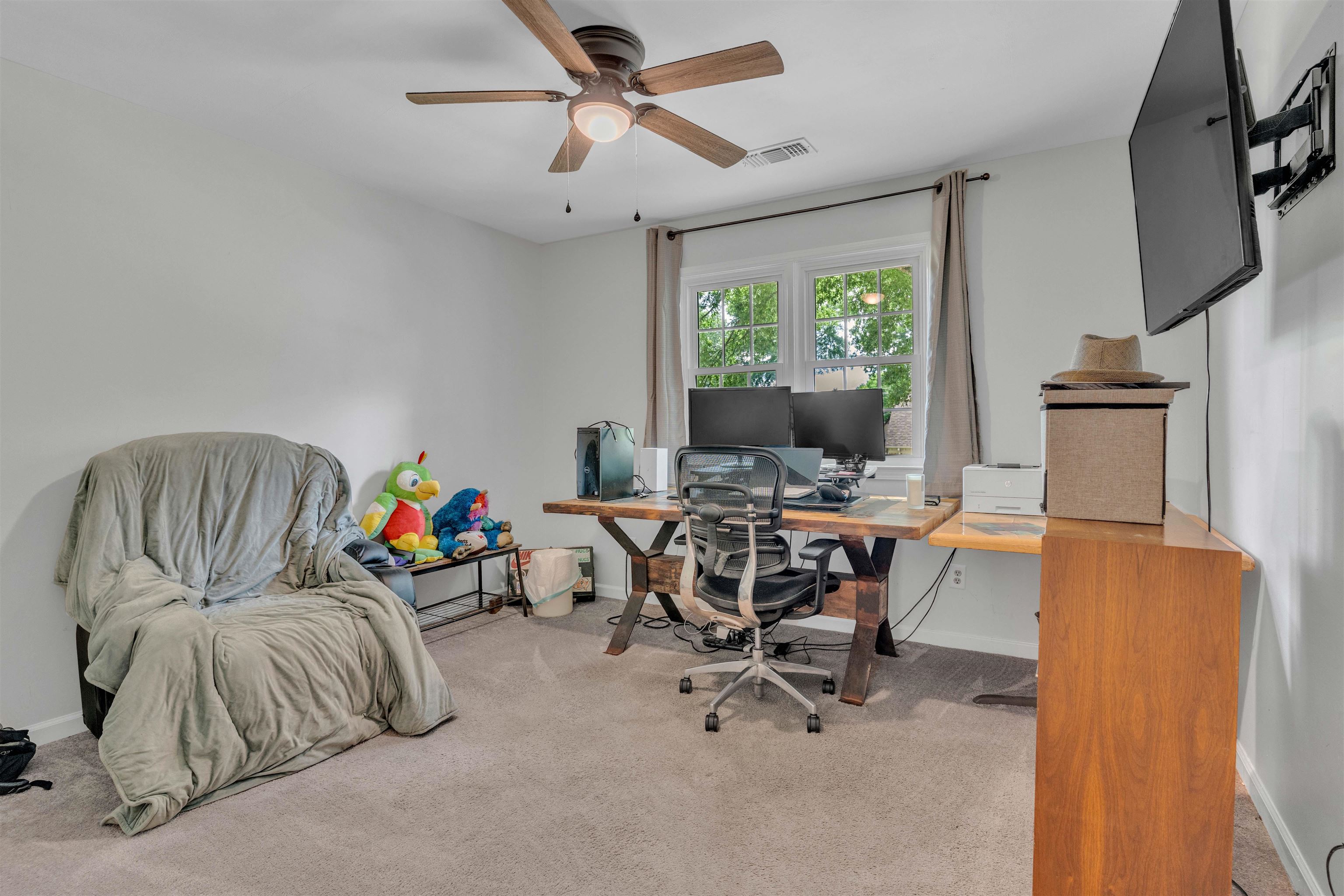 250 LOCUST GROVE DR
