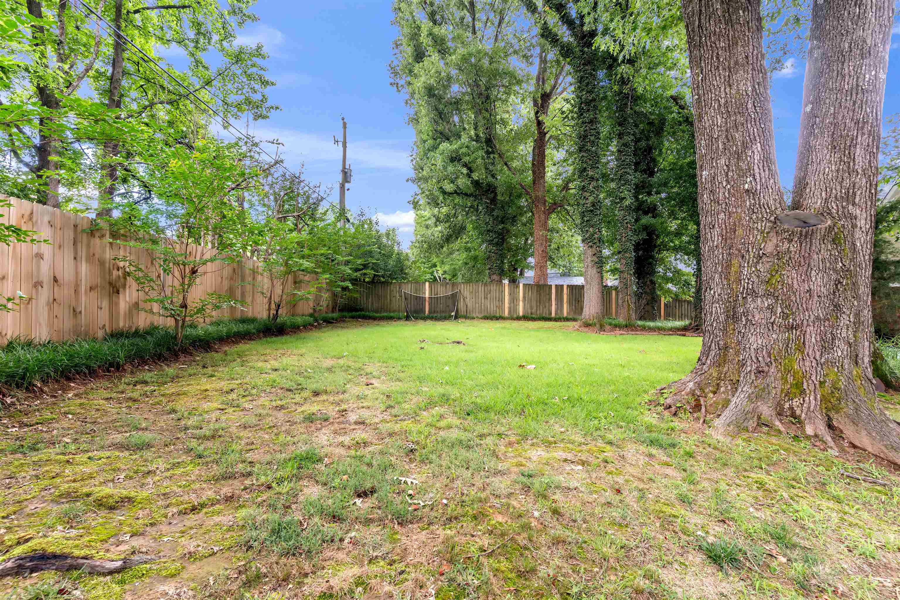 250 LOCUST GROVE DR