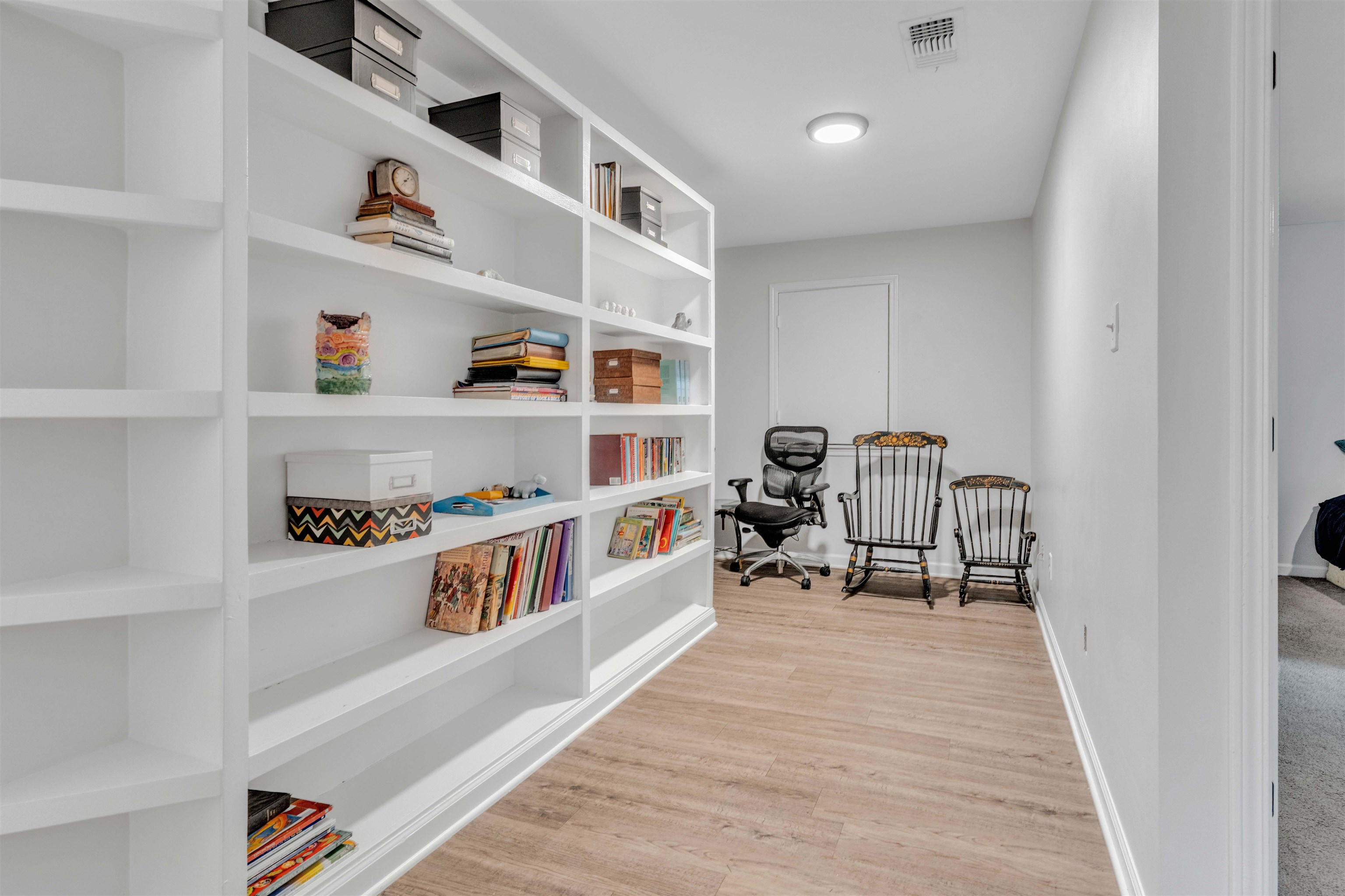 250 LOCUST GROVE DR