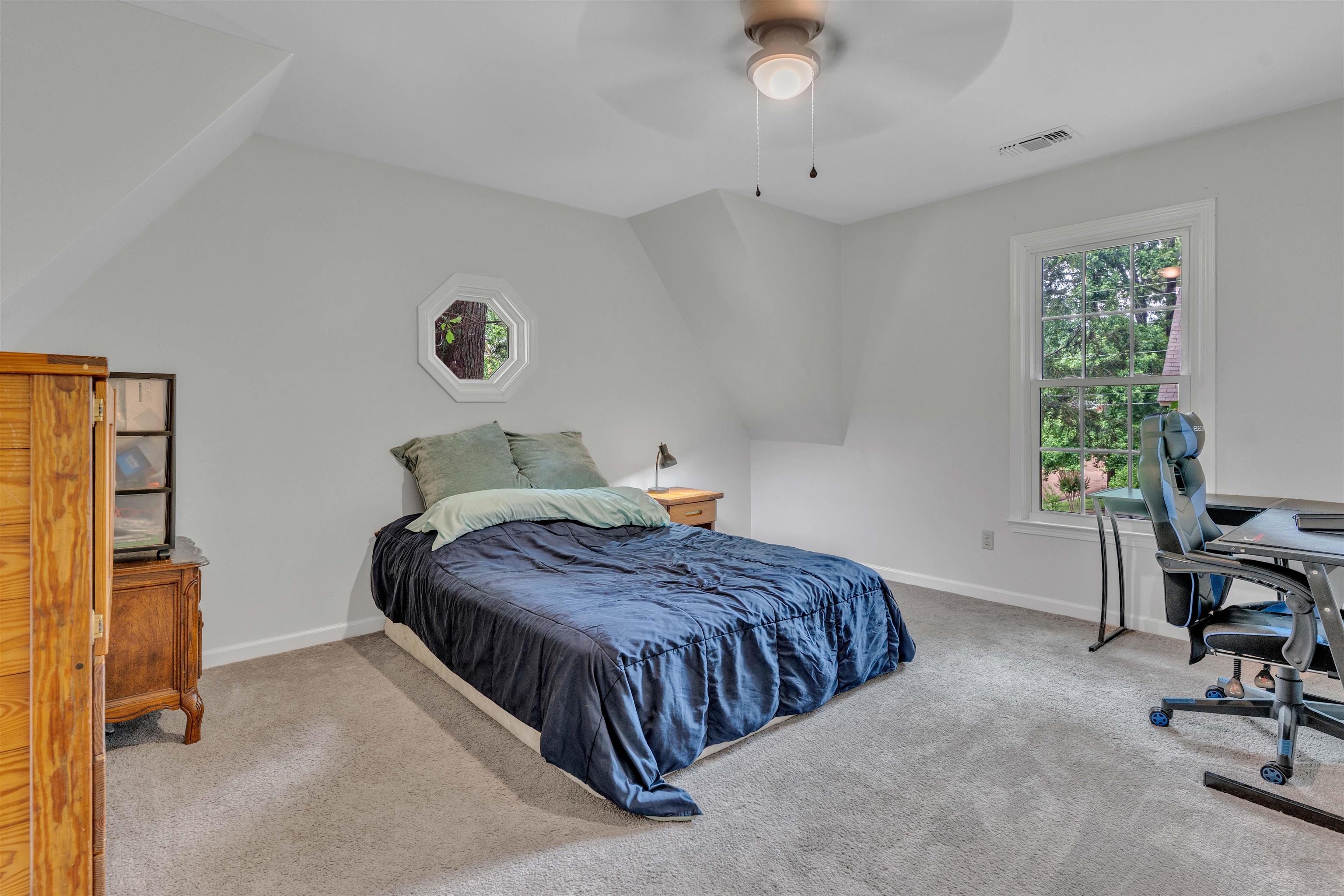 250 LOCUST GROVE DR