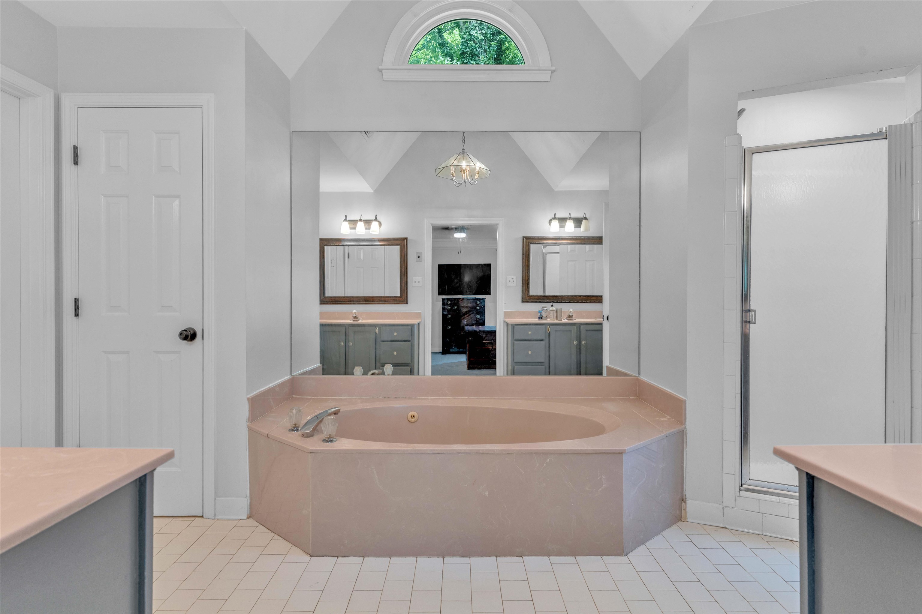250 LOCUST GROVE DR