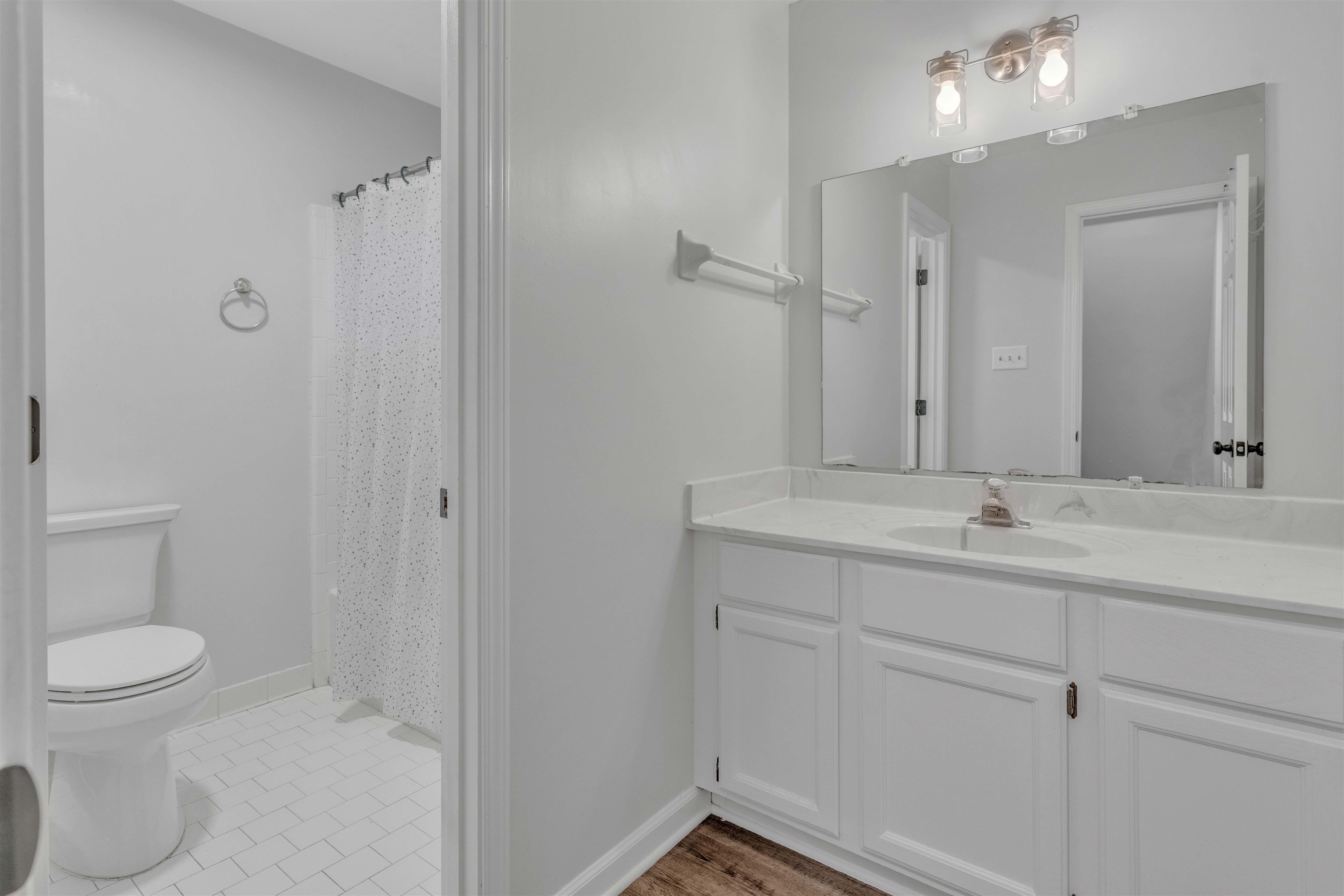 250 LOCUST GROVE DR