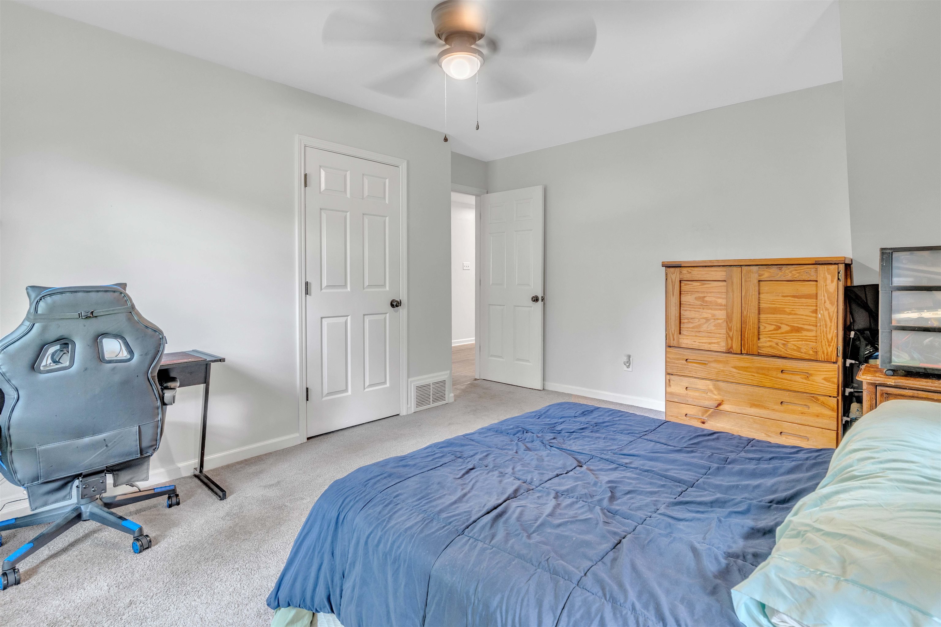 250 LOCUST GROVE DR