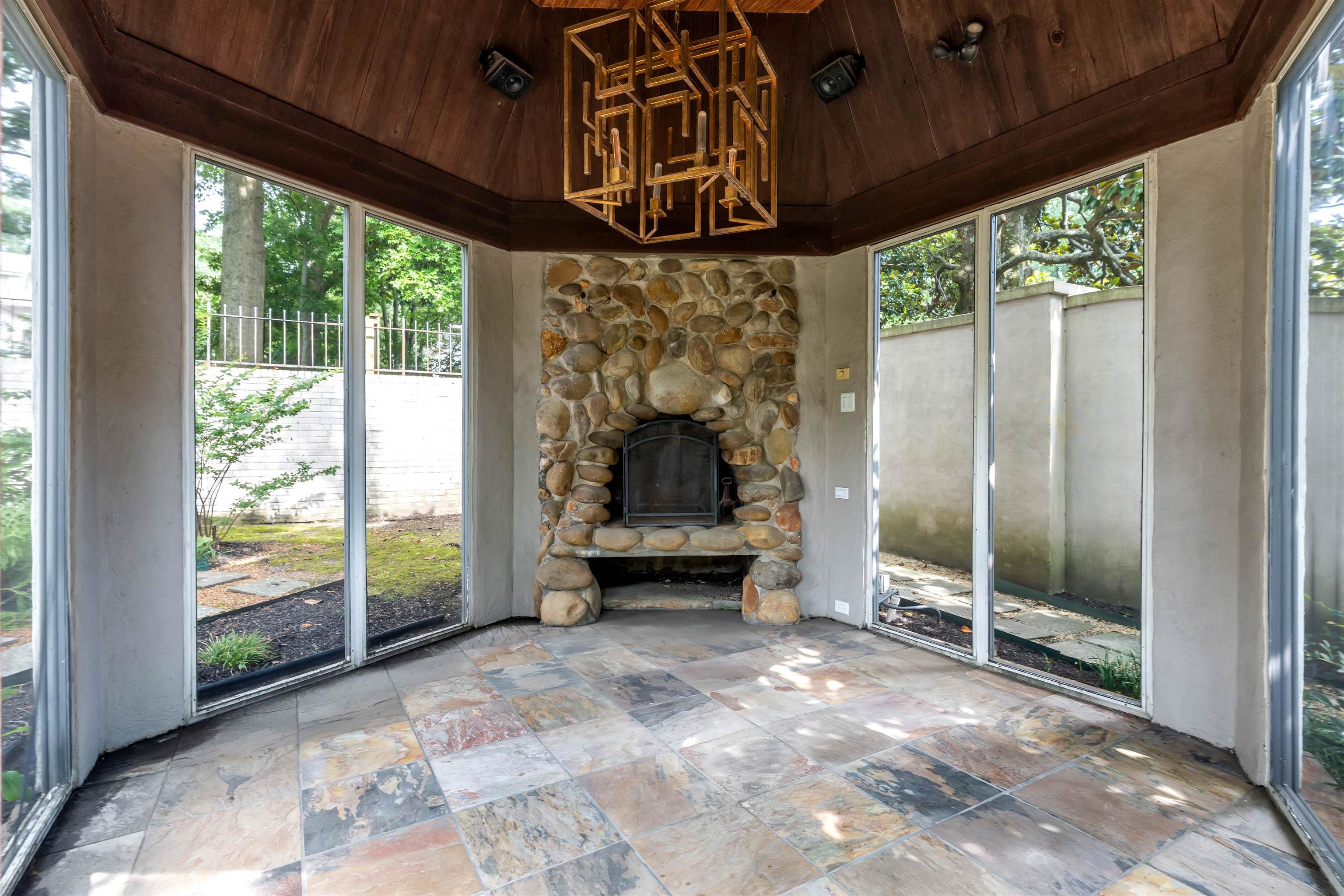 328 TARA LN