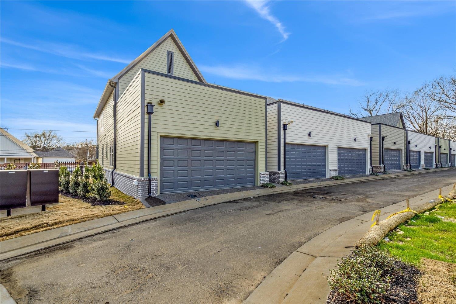 5477 END VILLAGE DR
