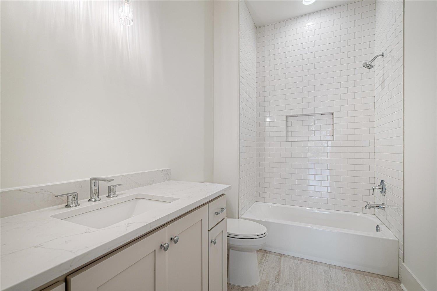 5478 PARK AVE Unit: 7