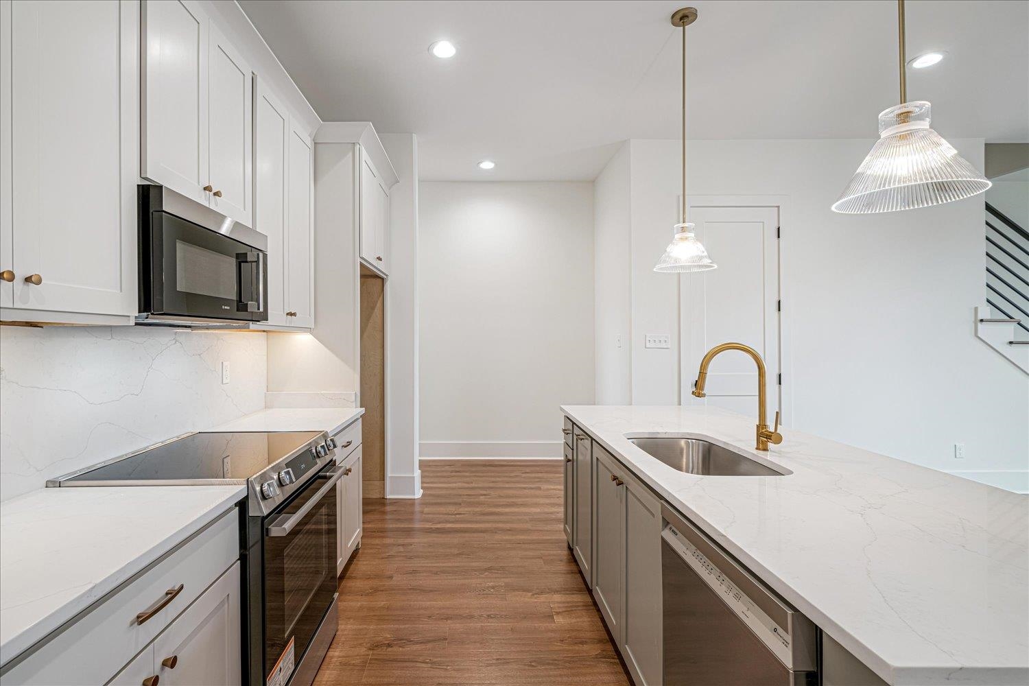 5478 PARK AVE Unit: 7